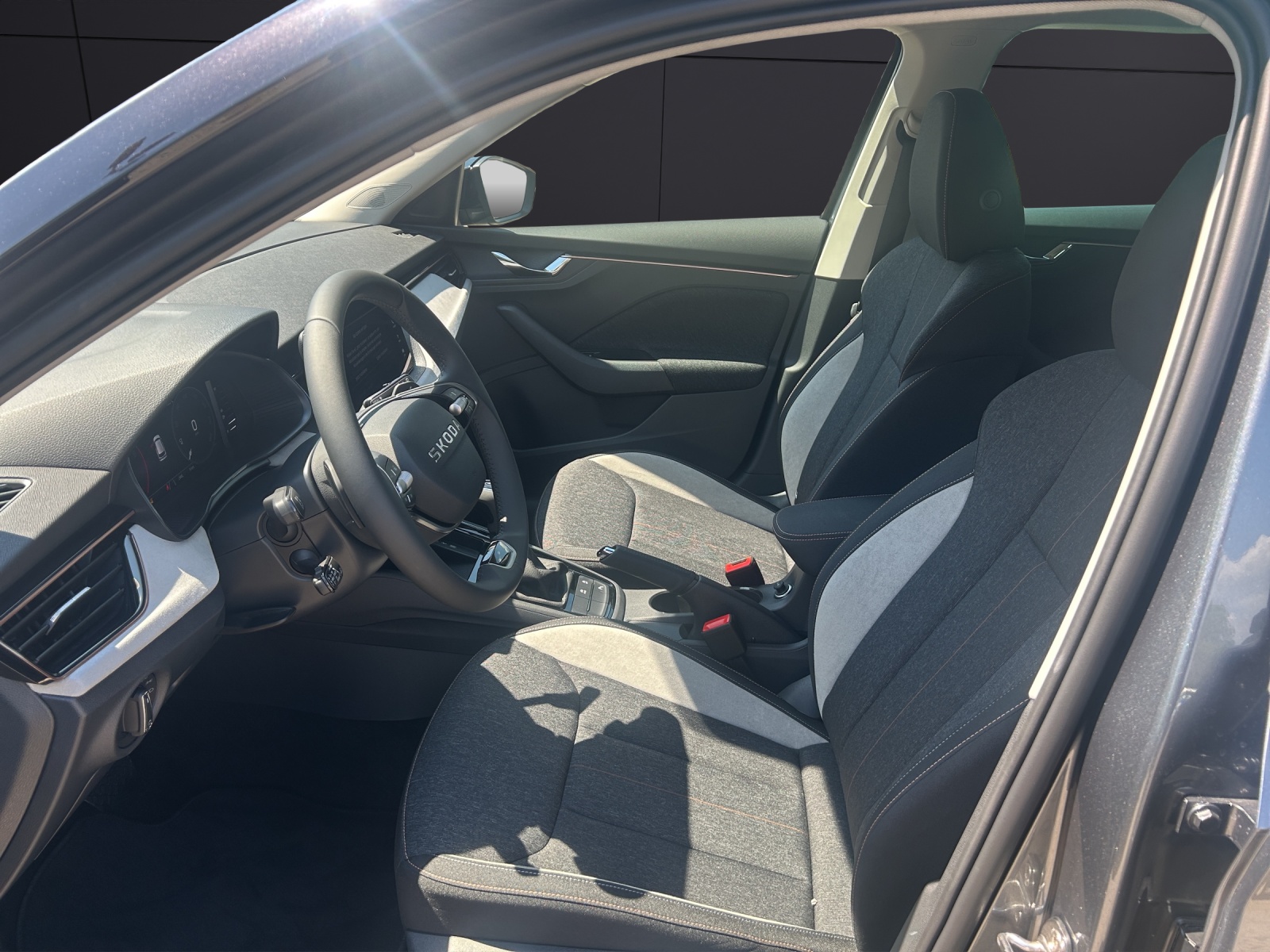 Fahrzeugabbildung SKODA Kamiq 1.0 TSI Selection DSG MATRIX AHZV