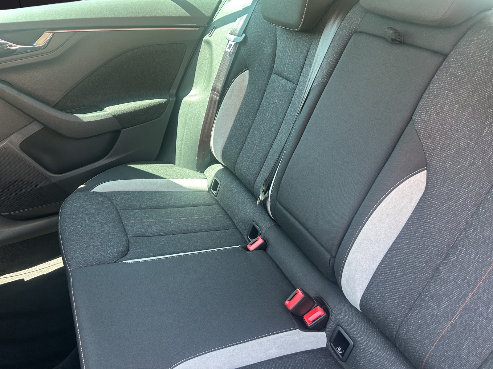 Fahrzeugabbildung SKODA Kamiq 1.0 TSI Selection DSG MATRIX AHZV