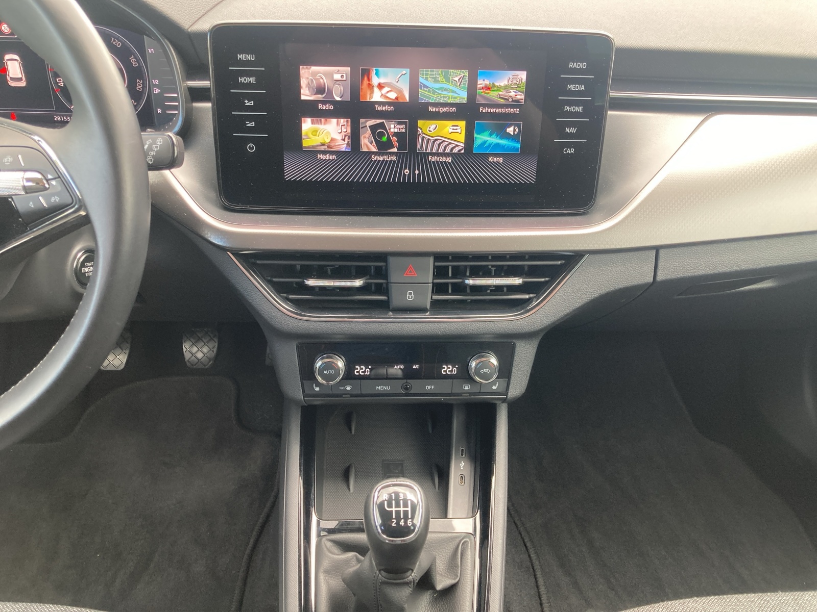 Fahrzeugabbildung SKODA Kamiq TSI Clever LED AHK Navi AID PDC SH