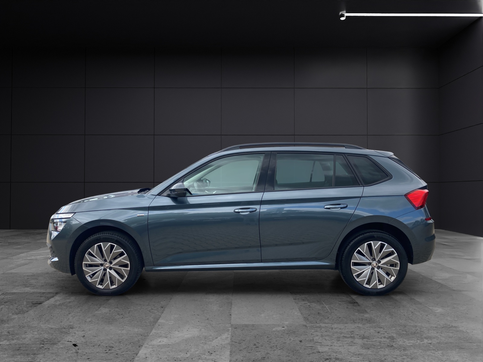 Fahrzeugabbildung SKODA Kamiq TSI Clever LED AHK Navi AID PDC SH