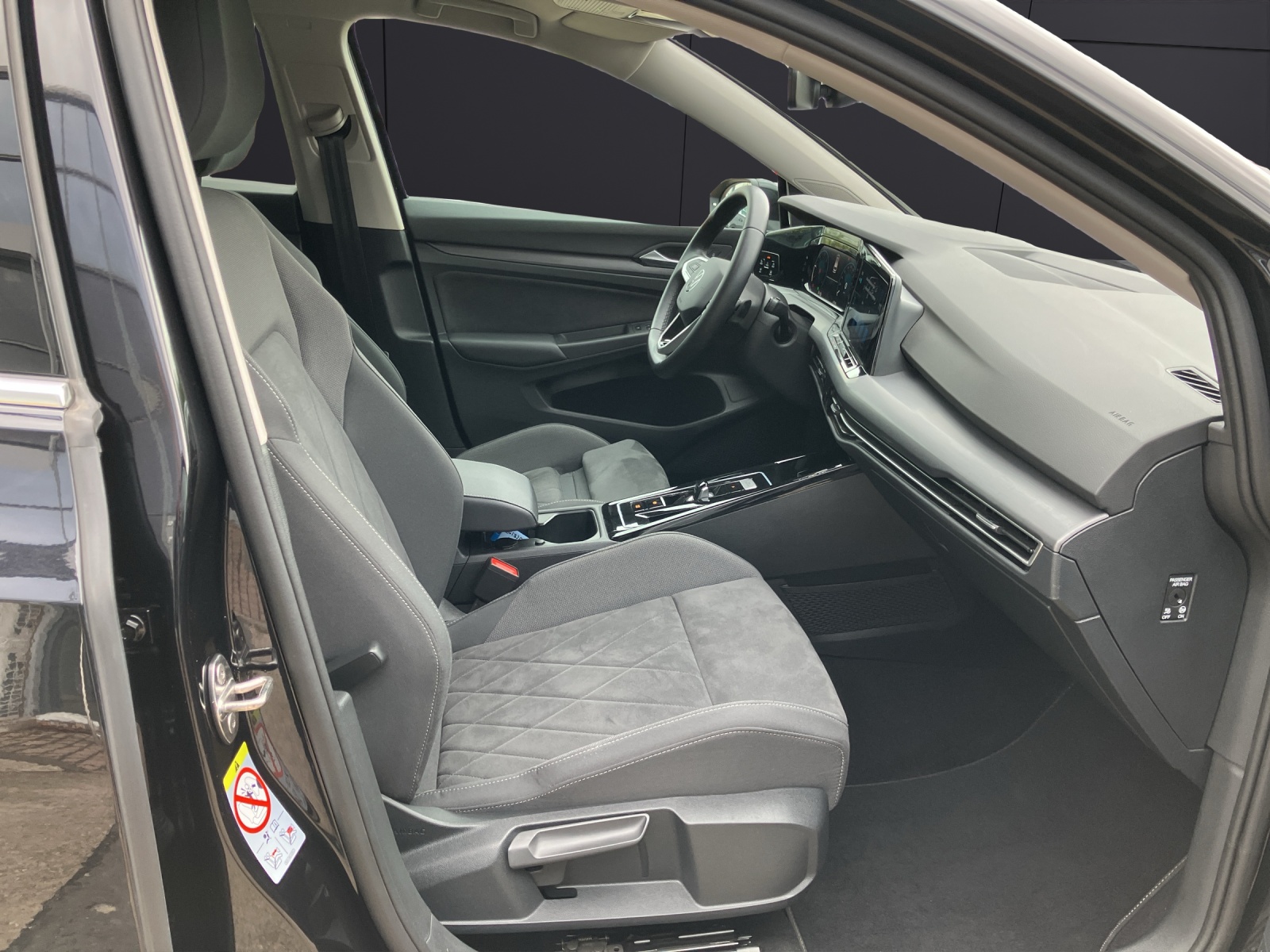 Fahrzeugabbildung Volkswagen Golf VIII Variant TDI Style DSG LED+ Navi ACC AID PDC SHZ