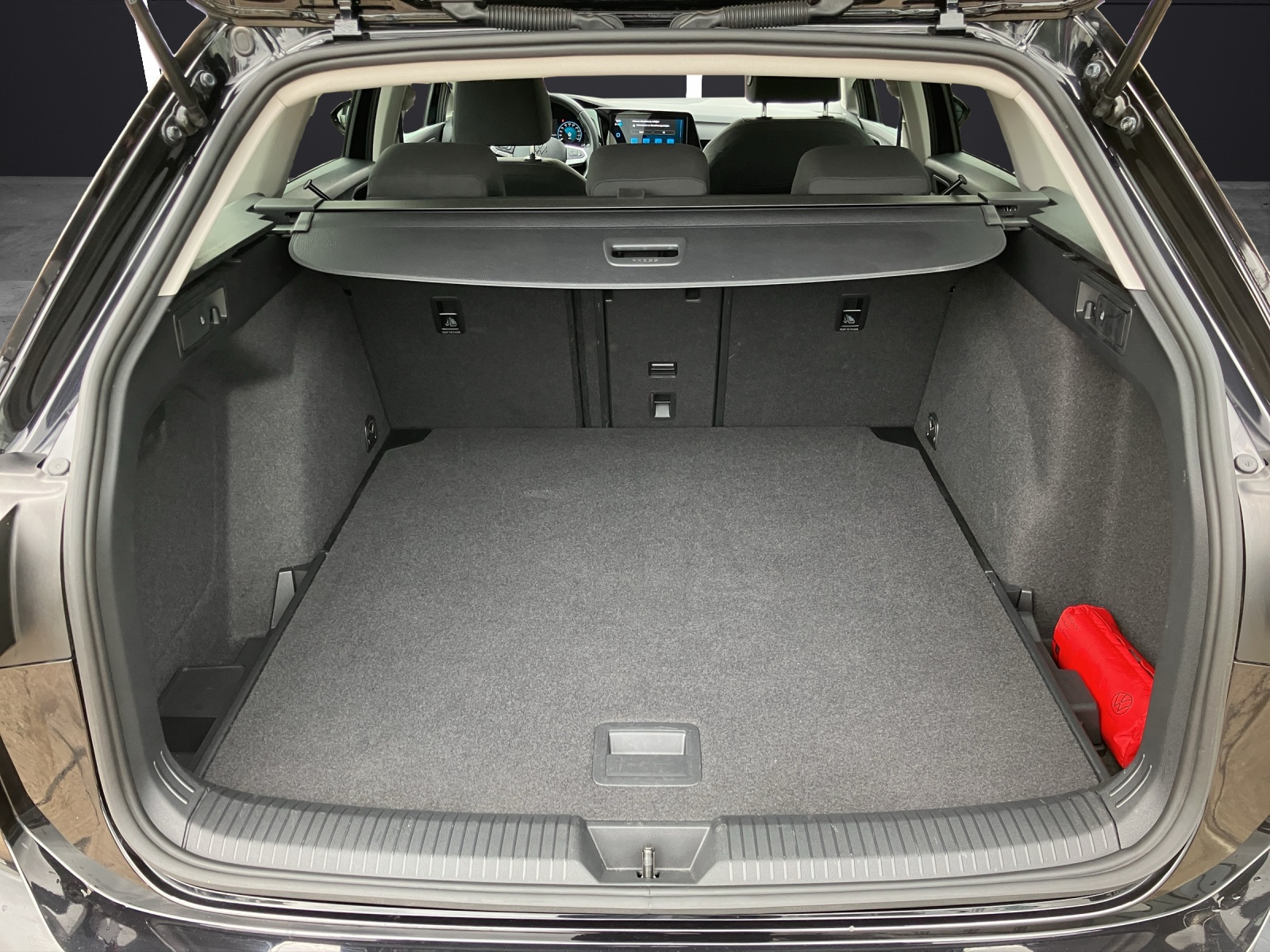 Fahrzeugabbildung Volkswagen Golf VIII Variant TDI Style DSG LED+ Navi ACC AID PDC SHZ