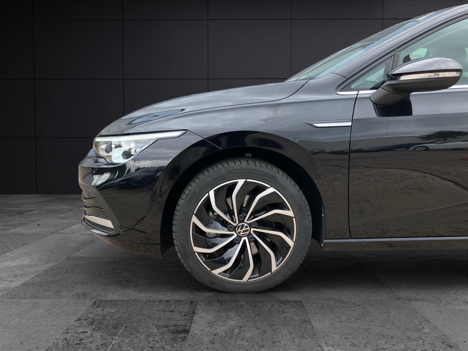 Fahrzeugabbildung Volkswagen Golf VIII Variant TDI Style DSG LED+ Navi ACC AID PDC SHZ