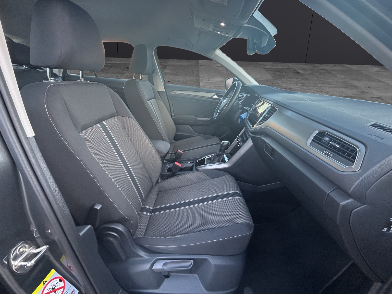 Fahrzeugabbildung Volkswagen T-Roc Style TSI DSG SHZ PDC WeConnect Navi