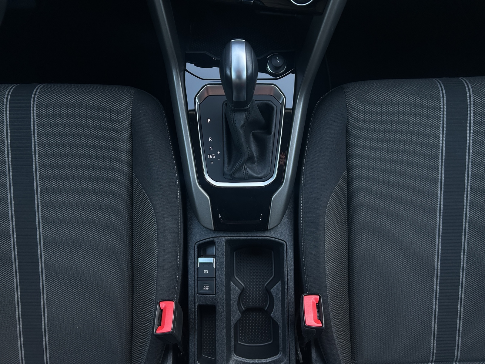 Fahrzeugabbildung Volkswagen T-Roc Style TSI DSG SHZ PDC WeConnect Navi