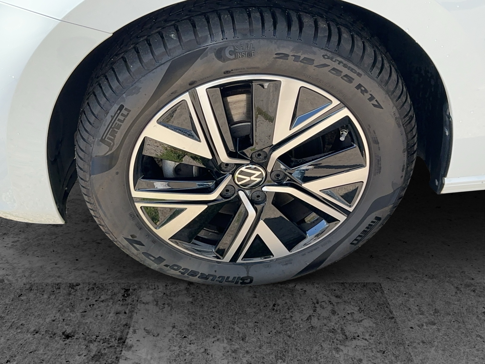 Fahrzeugabbildung Volkswagen Touran 2.0 TDI Move 7-Sitzer DSG Matrix ACC 17