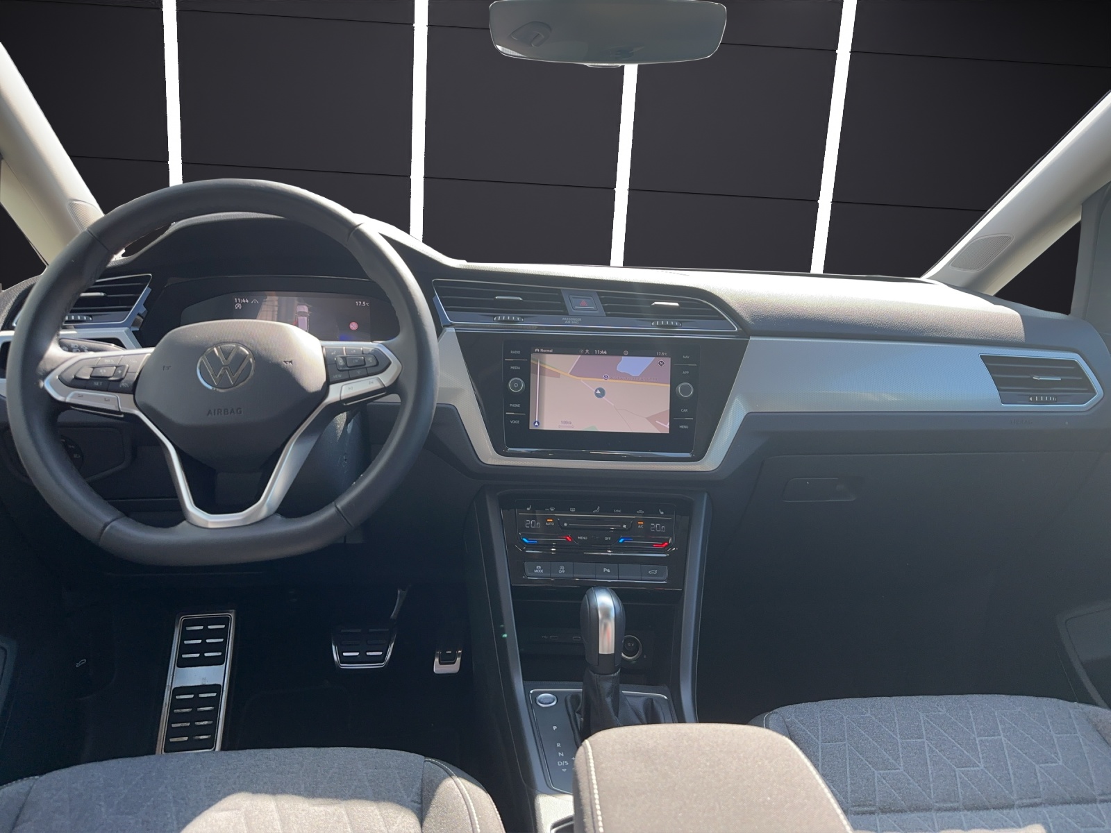 Fahrzeugabbildung Volkswagen Touran 2.0 TDI Move 7-Sitzer DSG Matrix ACC 17