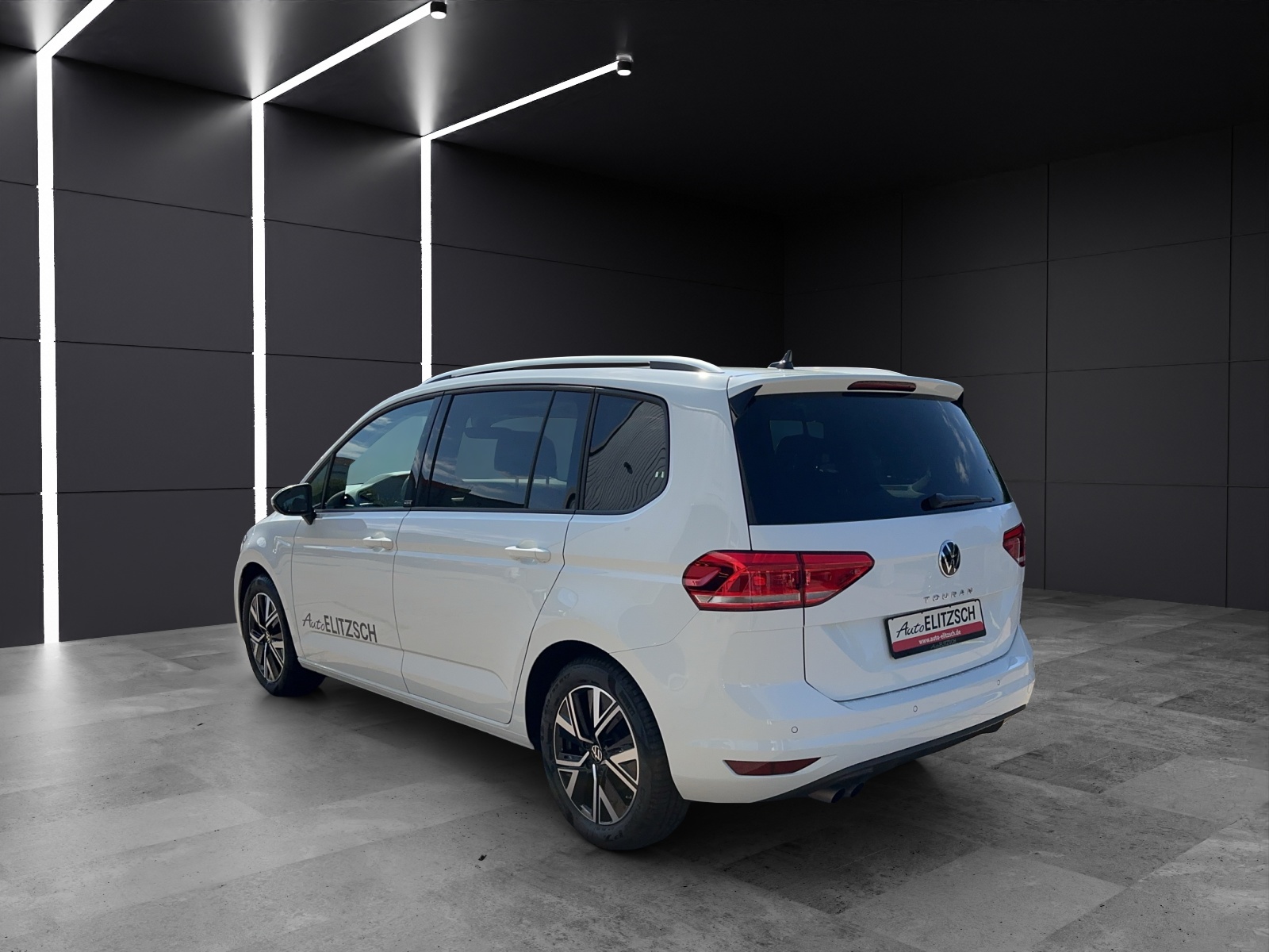 Fahrzeugabbildung Volkswagen Touran 2.0 TDI Move 7-Sitzer DSG Matrix ACC 17