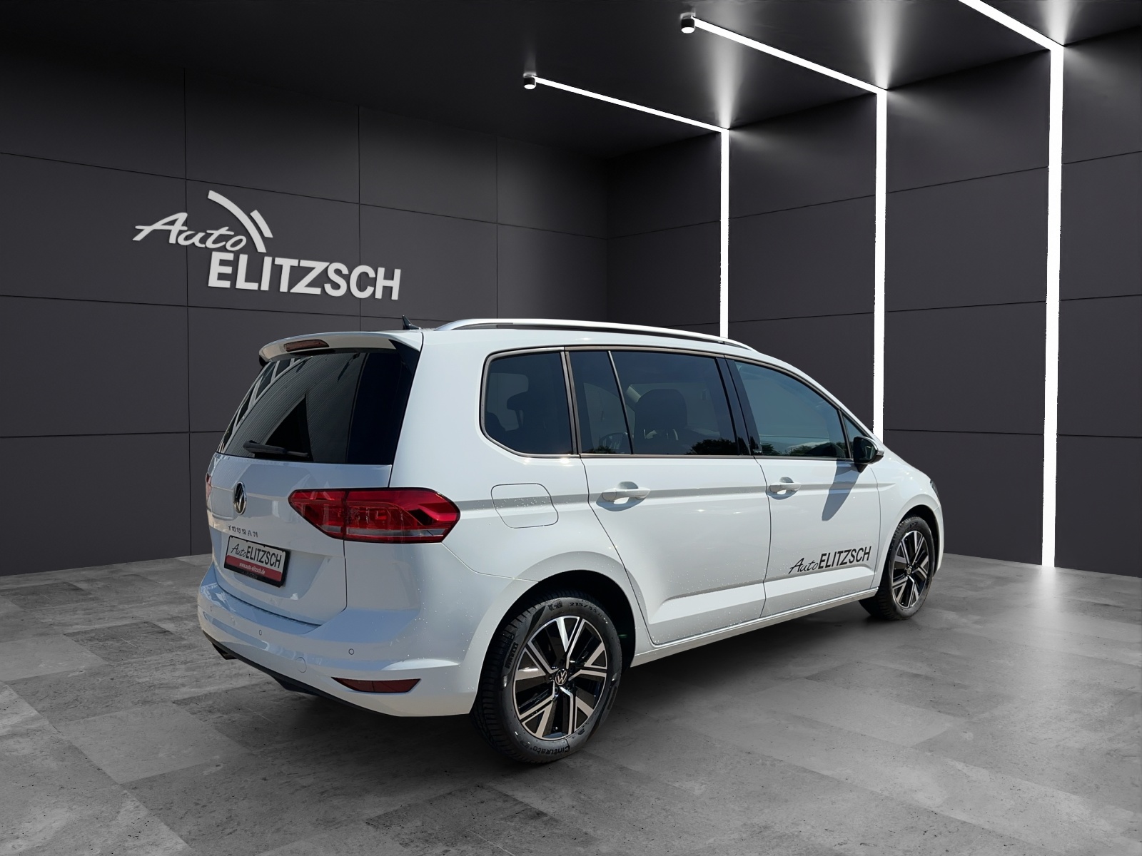 Fahrzeugabbildung Volkswagen Touran 2.0 TDI Move 7-Sitzer DSG Matrix ACC 17