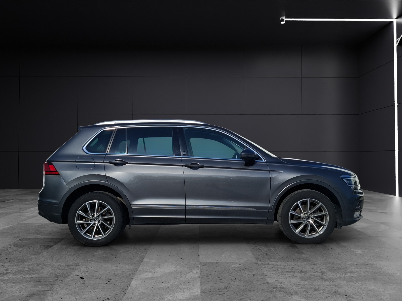 Fahrzeugabbildung Volkswagen Tiguan TDI Sound 4M LED AHK Navi ACC PDC SHZ