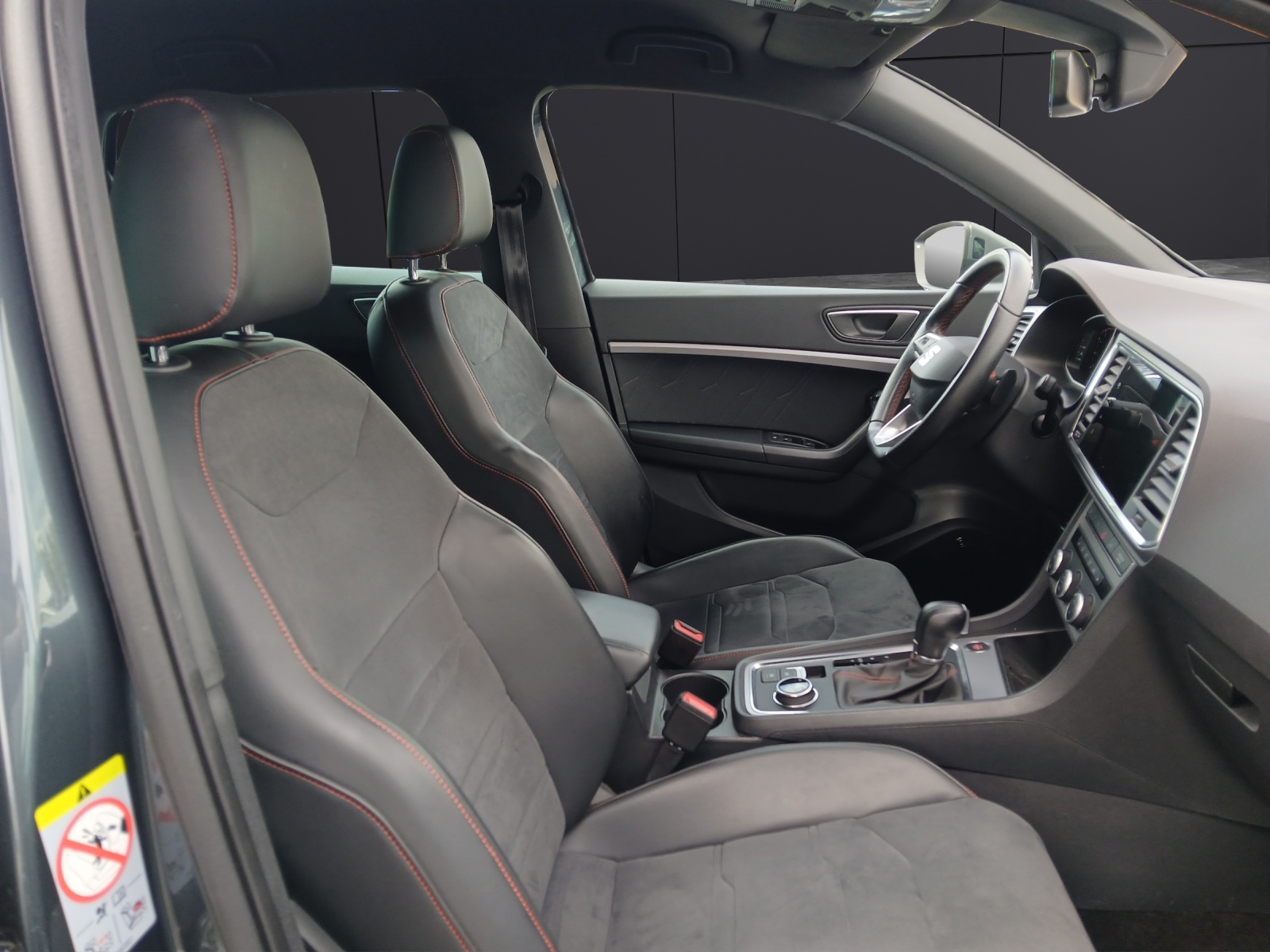 Fahrzeugabbildung SEAT Ateca TDI FR-Line DSG STH LED Navi AID ACC RFK SH