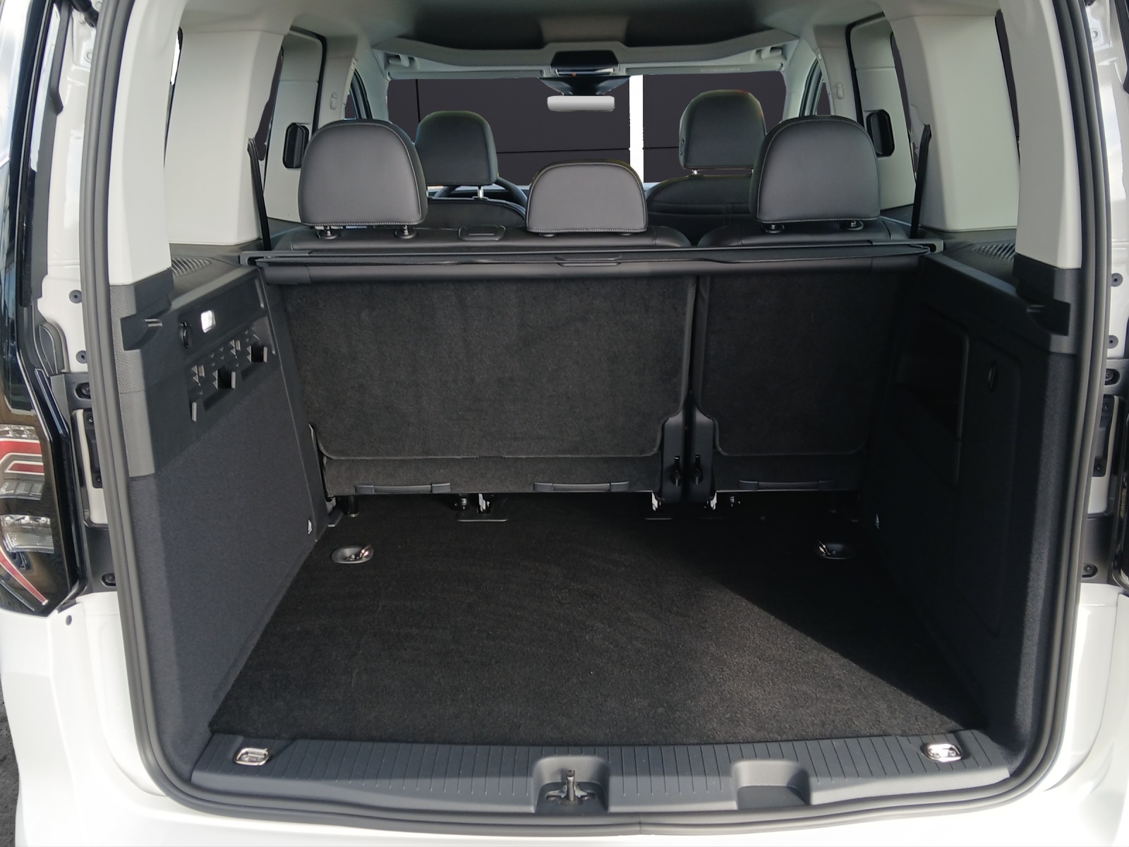 Fahrzeugabbildung Volkswagen Caddy TDI Life 7-DSG LED AHK ACC KLIMA REAR VIEW