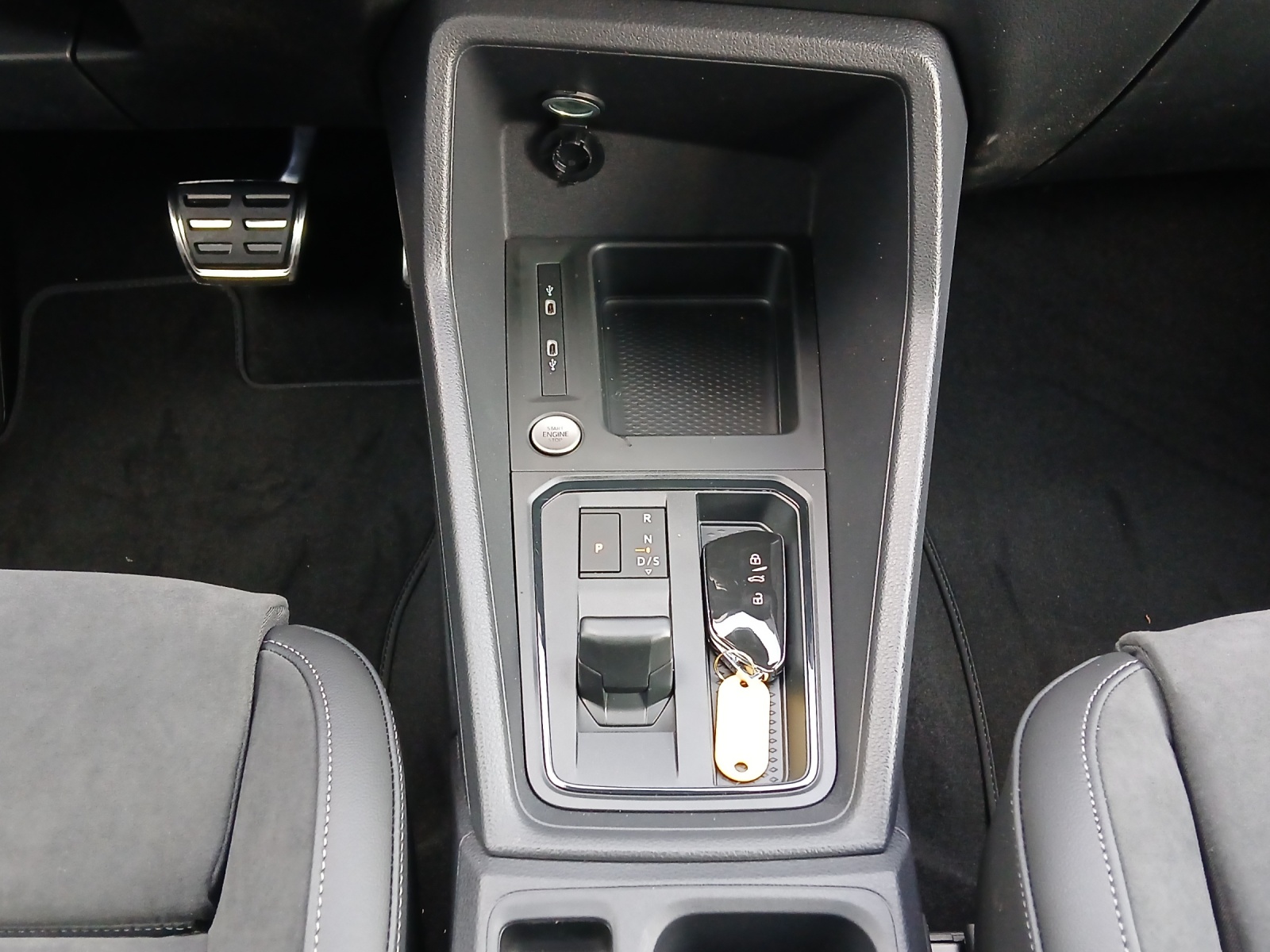 Fahrzeugabbildung Volkswagen Caddy TDI Life 7-DSG LED AHK ACC KLIMA REAR VIEW
