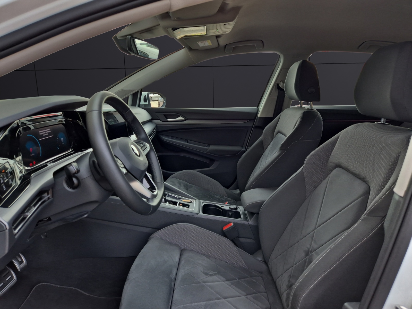 Fahrzeugabbildung Volkswagen Golf VIII eHybrid Style Matrix Navi HUD AID ACC RFK SH LM