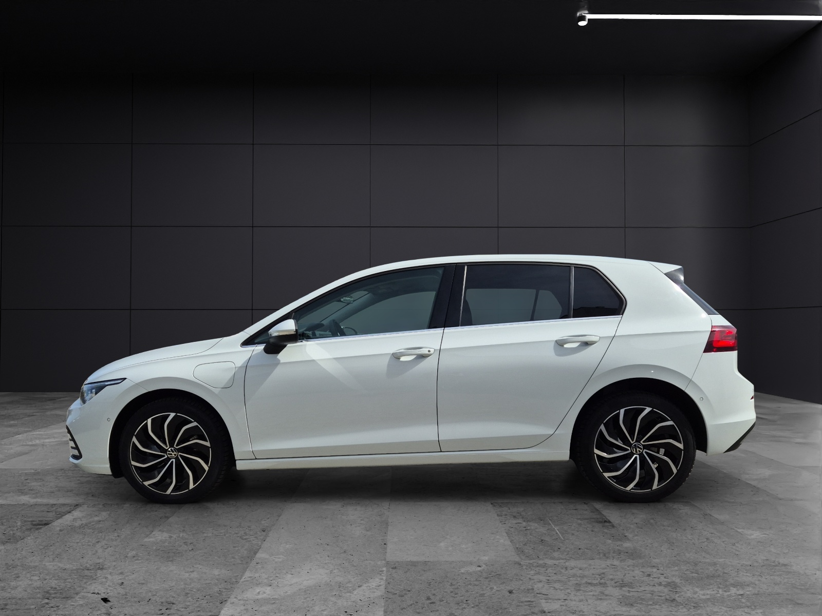 Fahrzeugabbildung Volkswagen Golf VIII eHybrid Style Matrix Navi HUD AID ACC RFK SH LM