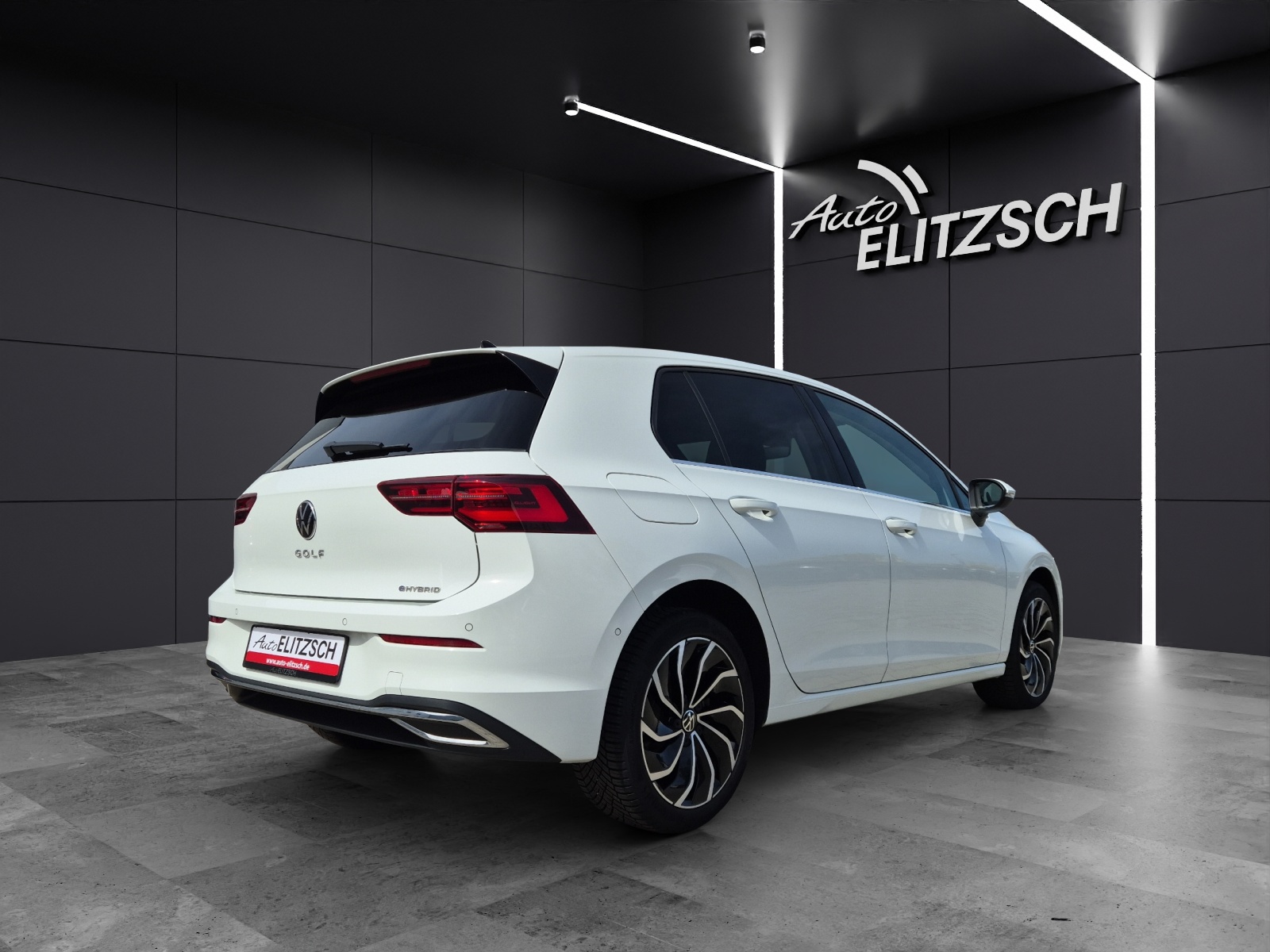 Fahrzeugabbildung Volkswagen Golf VIII eHybrid Style Matrix Navi HUD AID ACC RFK SH LM