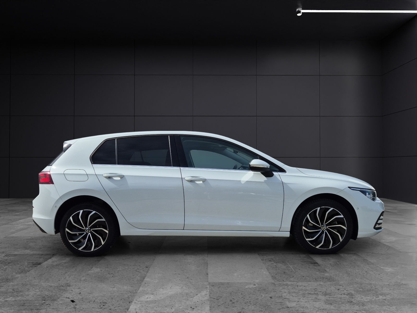 Fahrzeugabbildung Volkswagen Golf VIII eHybrid Style Matrix Navi HUD AID ACC RFK SH LM