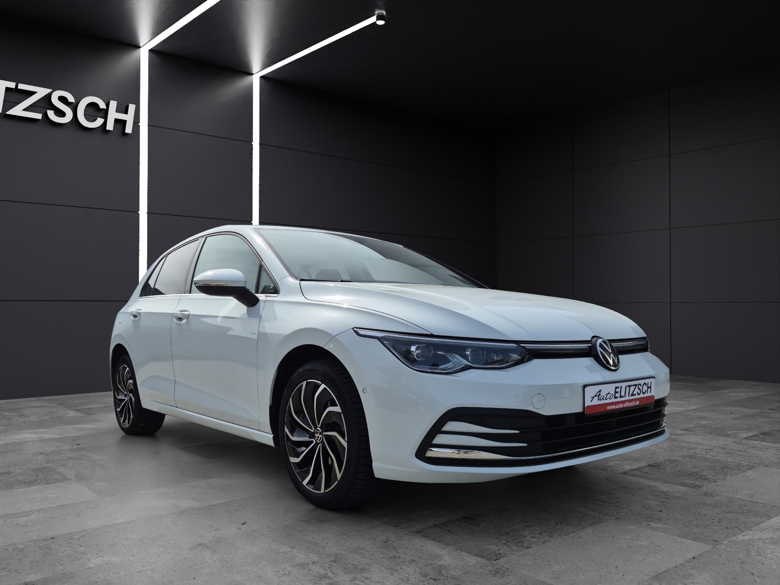 Fahrzeugabbildung Volkswagen Golf VIII eHybrid Style Matrix Navi HUD AID ACC RFK SH LM
