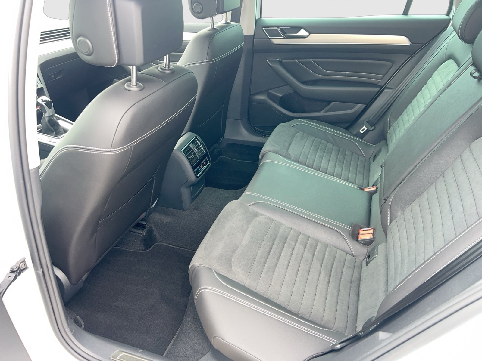 Fahrzeugabbildung Volkswagen Passat Variant TSI Elegance Matrix Navi ACC RFK AHK SH