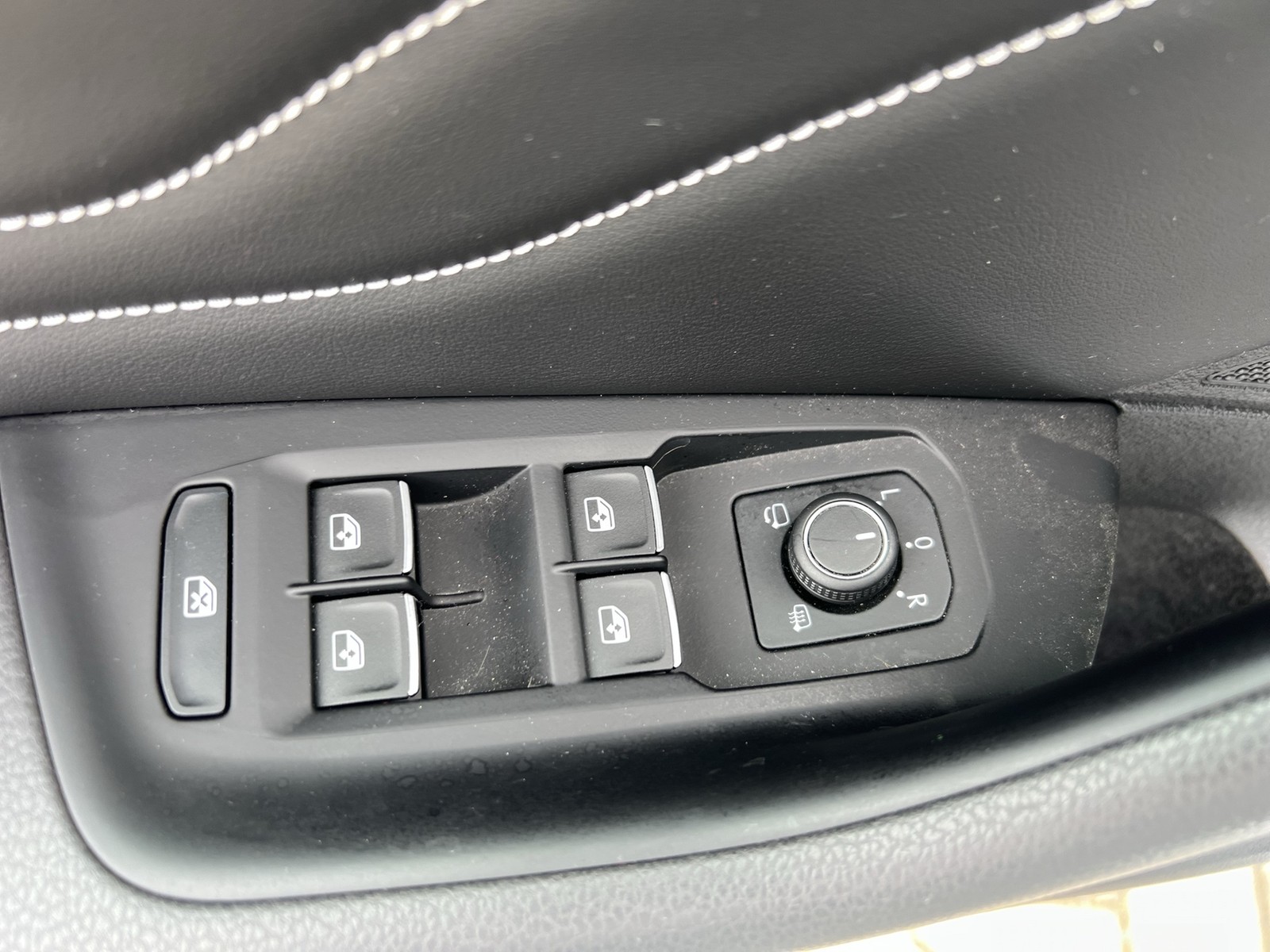 Fahrzeugabbildung Volkswagen Passat Variant TSI Elegance Matrix Navi ACC RFK AHK SH