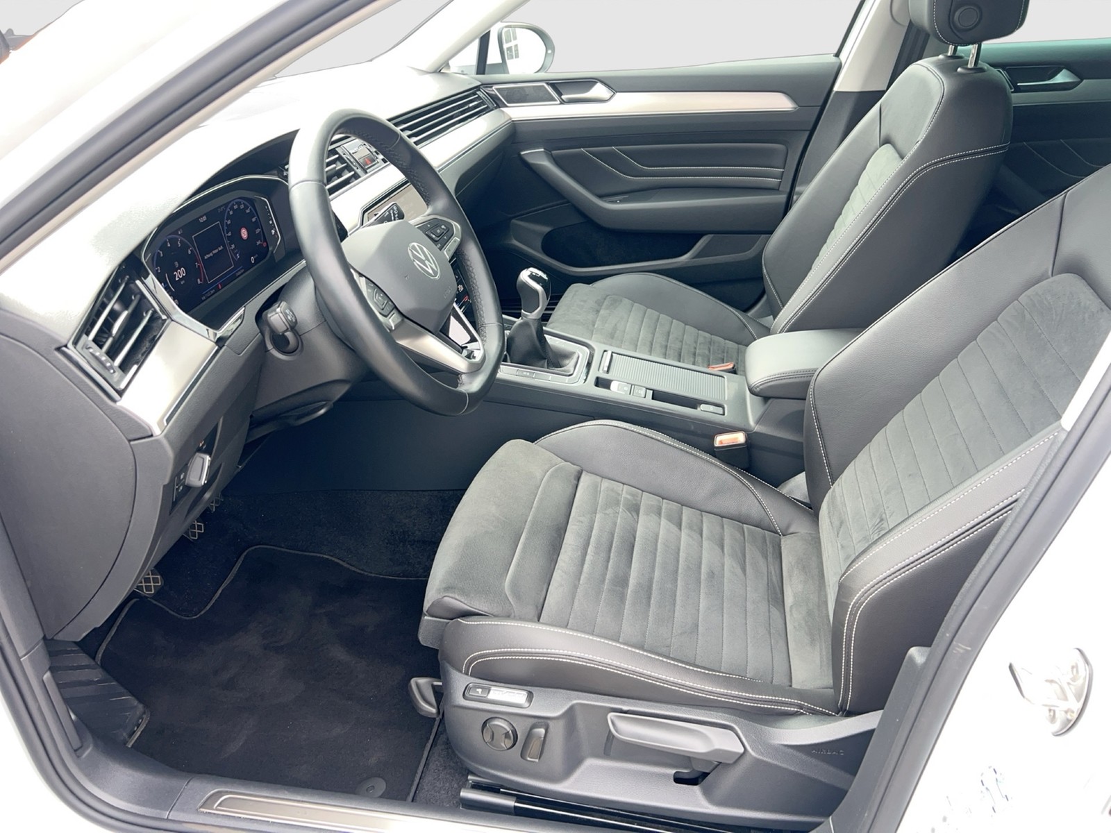 Fahrzeugabbildung Volkswagen Passat Variant TSI Elegance Matrix Navi ACC RFK AHK SH