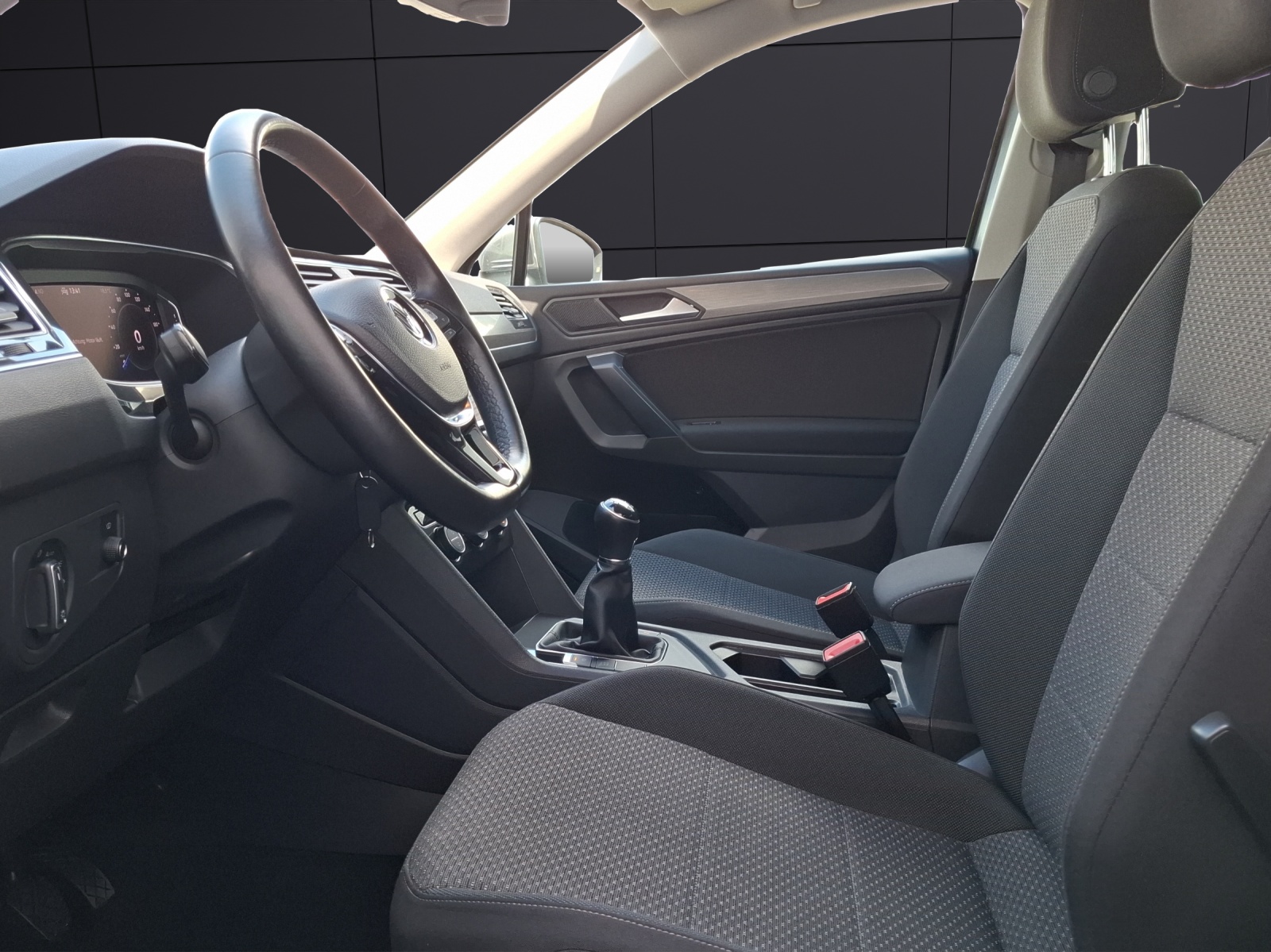 Fahrzeugabbildung Volkswagen Tiguan Allspace TSI Comfortline Navi HUD AID ACC RFK SHZ APP