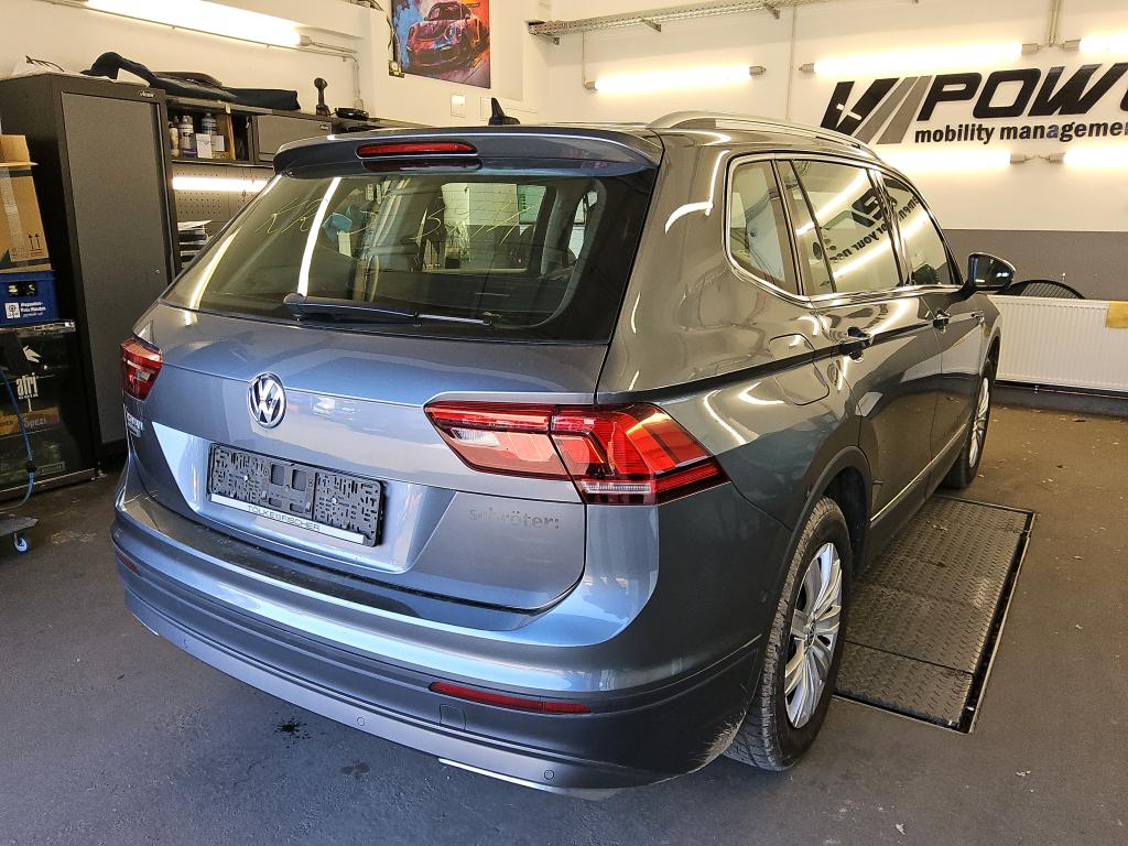 Fahrzeugabbildung Volkswagen Tiguan Allspace TSI Comfortline Navi HUD AID ACC RFK SH