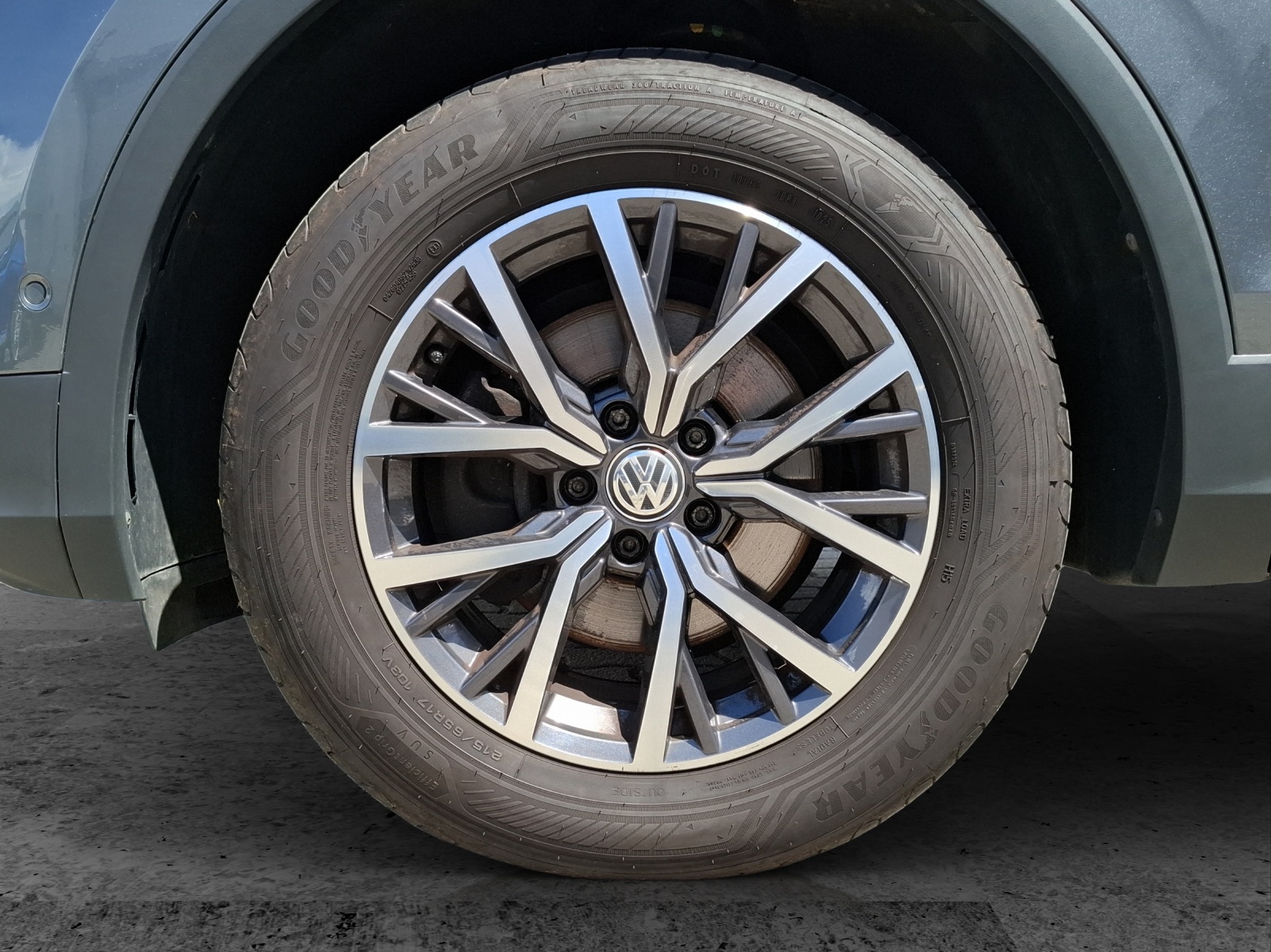 Fahrzeugabbildung Volkswagen Tiguan Allspace TSI Comfortline Navi HUD AID ACC RFK SHZ APP