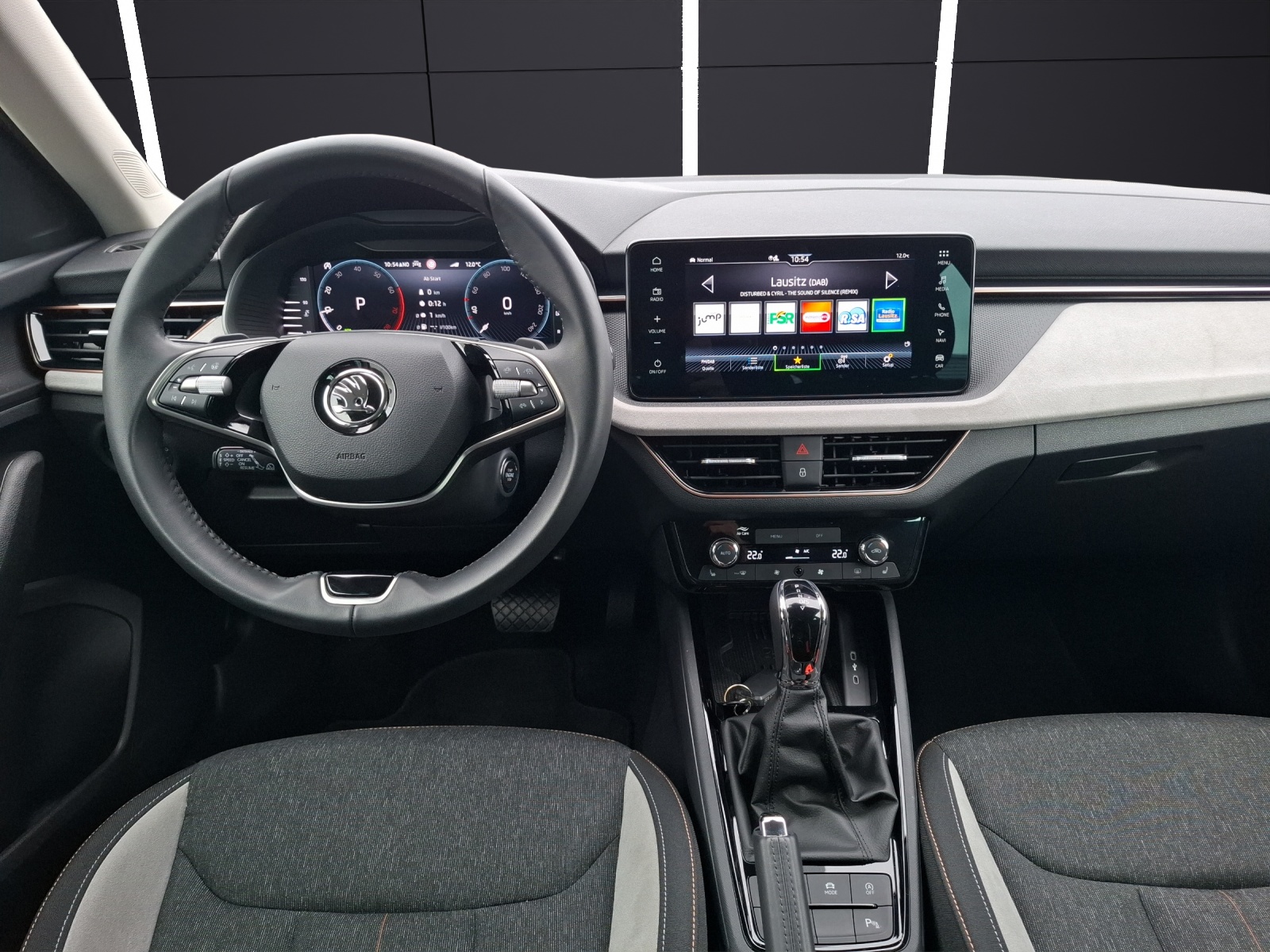 Fahrzeugabbildung SKODA Kamiq TSI Selection DSG Matrix Navi SH ACC VC FSH