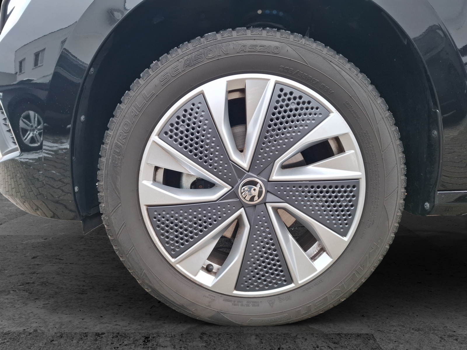 Fahrzeugabbildung SKODA Kamiq TSI Selection DSG Matrix Navi SH ACC VC FSH