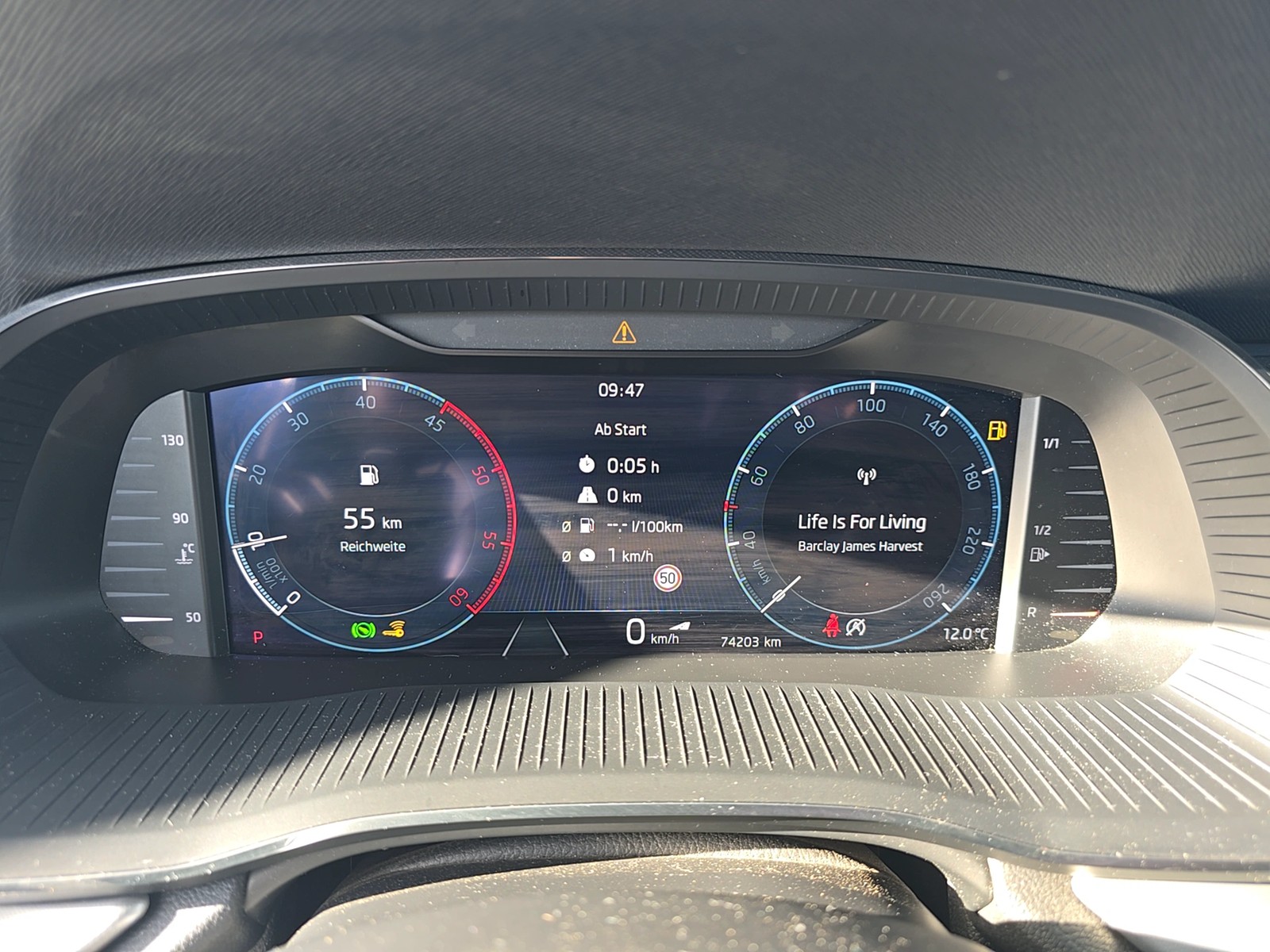 Fahrzeugabbildung SKODA Octavia Combi TDI Style DSG Matrix AHK Navi AID HUD ACC PDC SH