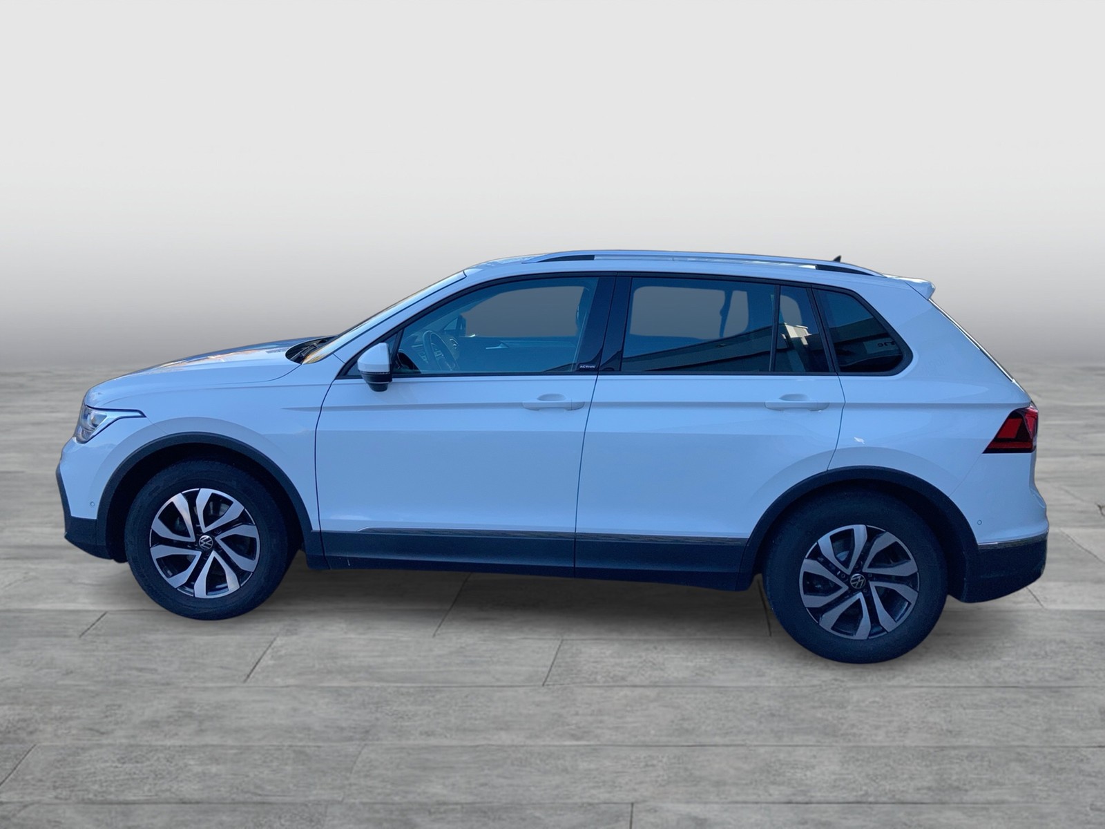 Fahrzeugabbildung Volkswagen Tiguan TDI Active DSG LED Navi ACC Park-Assist SHZ