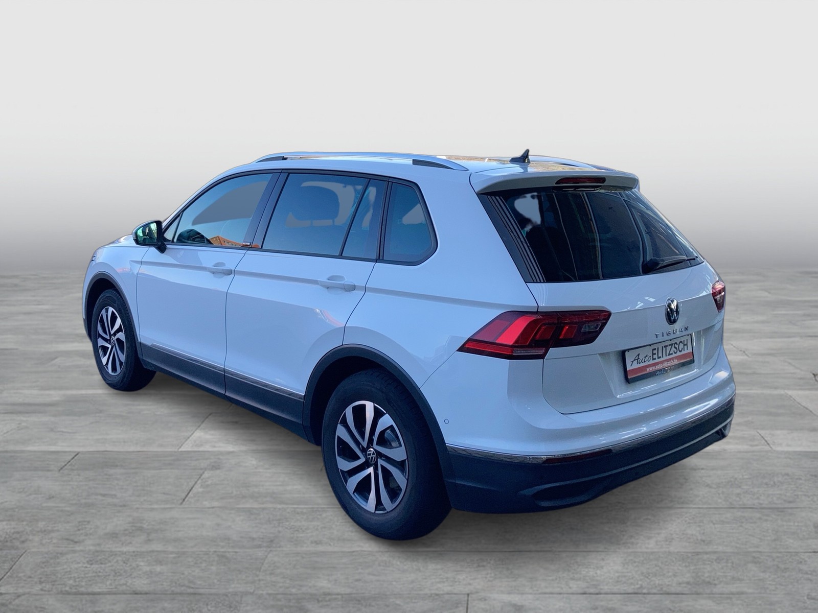 Fahrzeugabbildung Volkswagen Tiguan TDI Active DSG LED Navi ACC Park-Assist SHZ