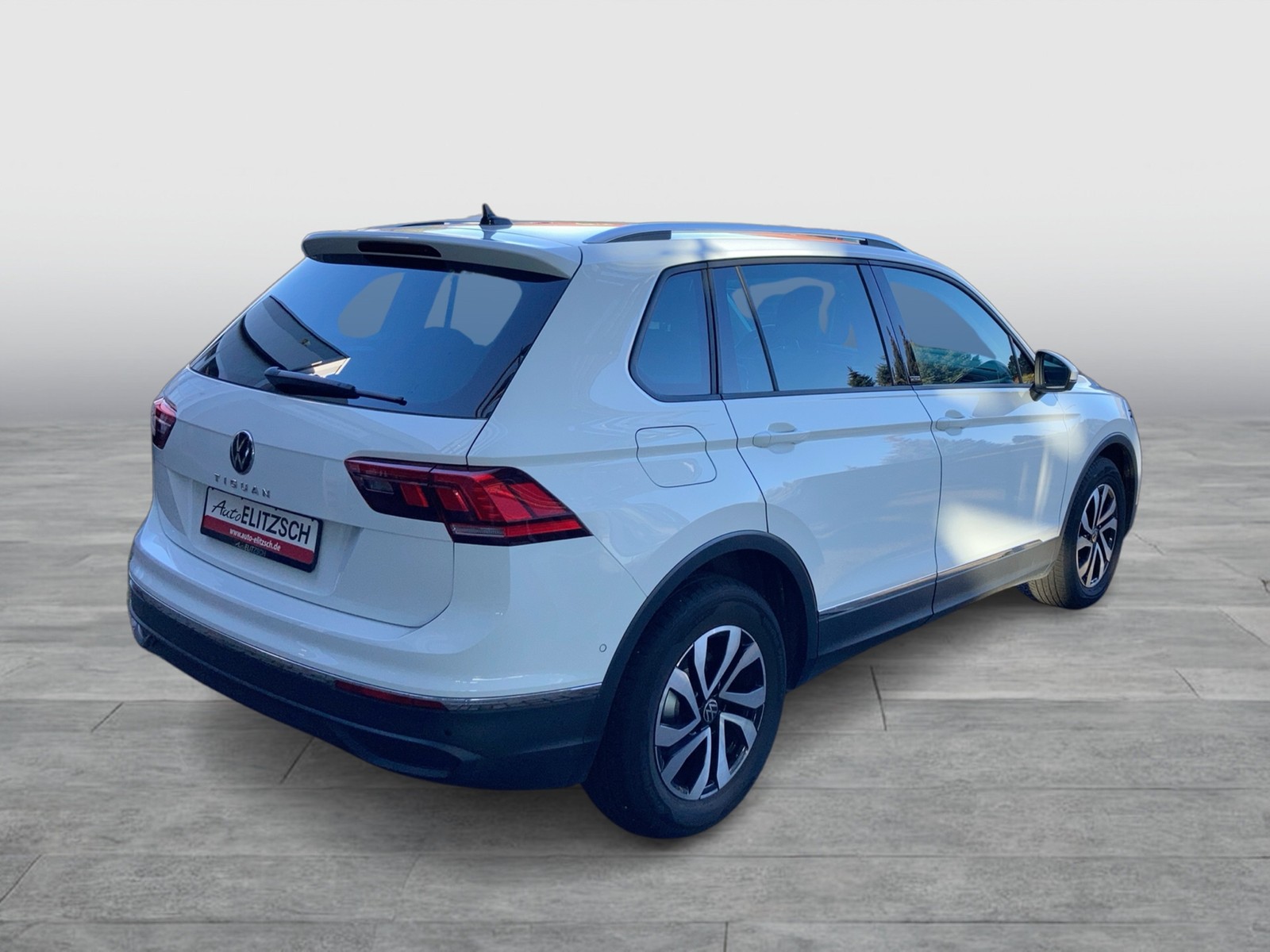 Fahrzeugabbildung Volkswagen Tiguan TDI Active DSG LED Navi ACC Park-Assist SHZ