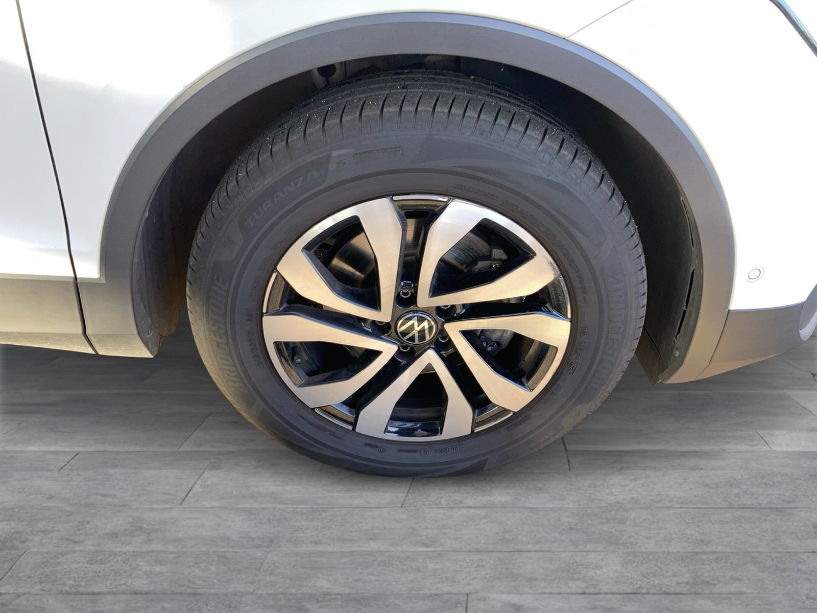 Fahrzeugabbildung Volkswagen Tiguan TDI Active DSG LED Navi ACC Park-Assist SHZ