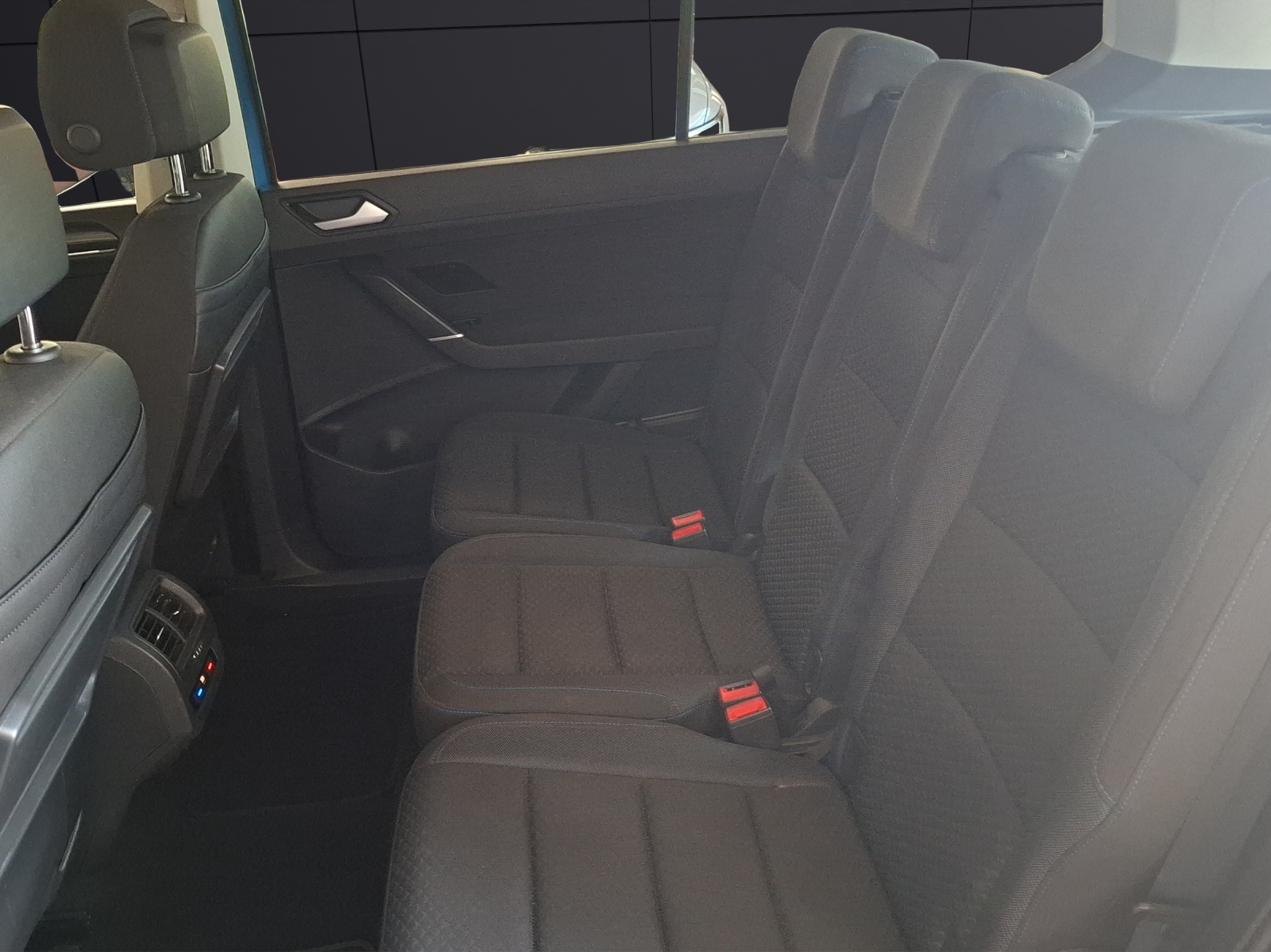 Fahrzeugabbildung Volkswagen Touran TSI United DSG LED Navi ACC SHZ APP PDC