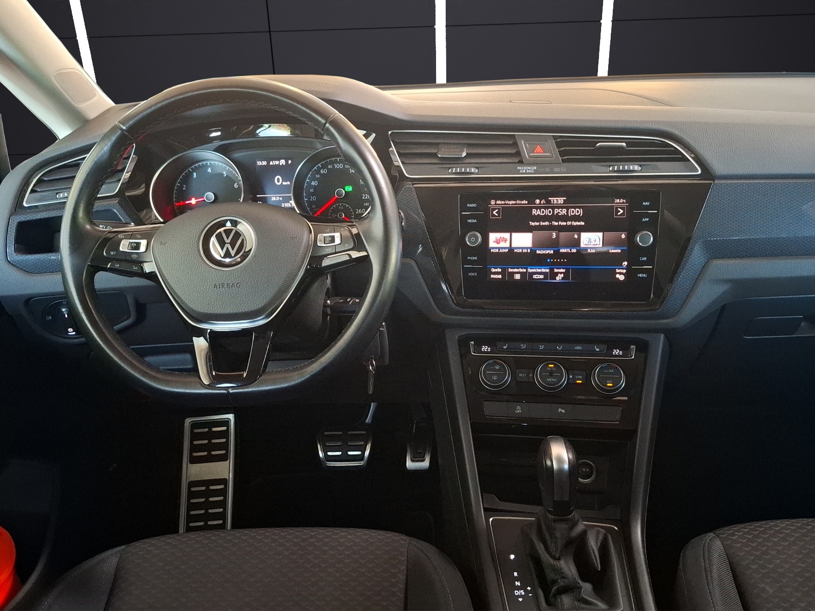 Fahrzeugabbildung Volkswagen Touran TSI United DSG LED Navi ACC SHZ APP PDC