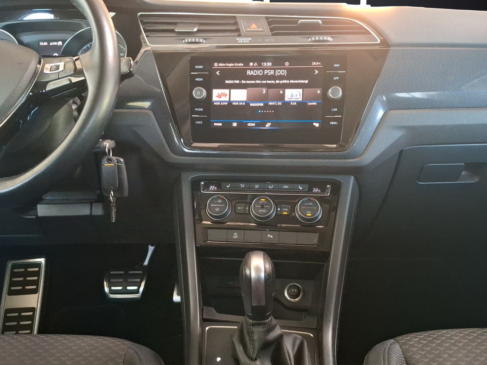 Fahrzeugabbildung Volkswagen Touran TSI United DSG LED Navi ACC SHZ APP PDC