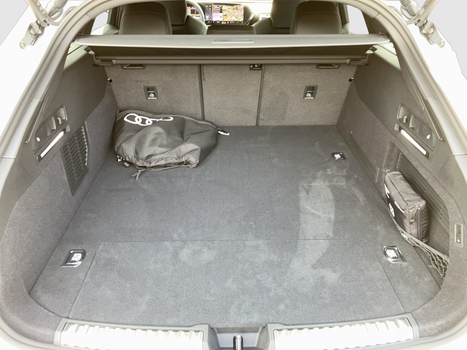 Fahrzeugabbildung Audi A6 Avant (FN5)(03.2025->) 2.0 TFSI e-hybrid quattro 220 kW