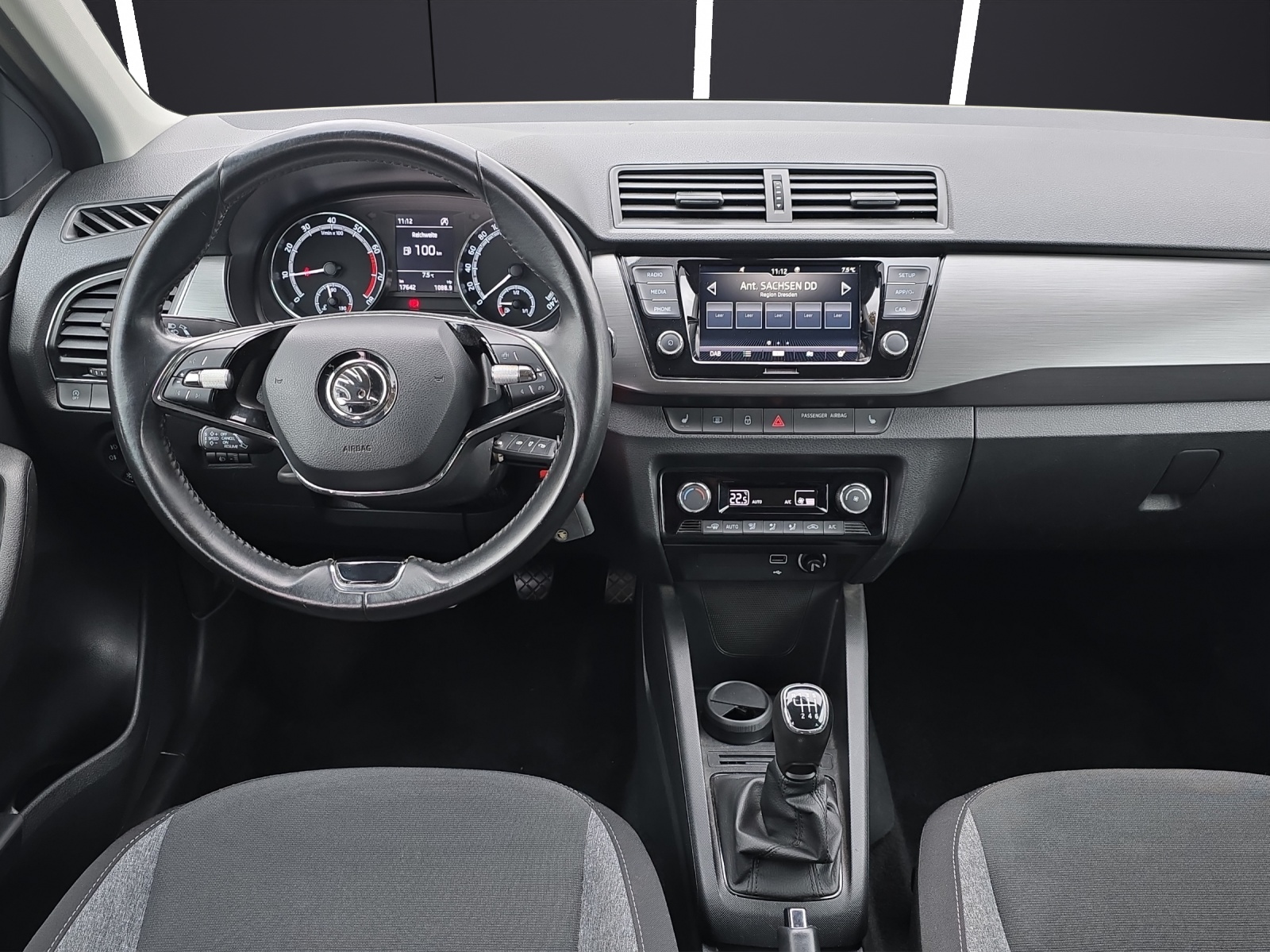 Fahrzeugabbildung SKODA Fabia Combi Drive 125 1.0 TSI KLIMA DAB SMART LINK