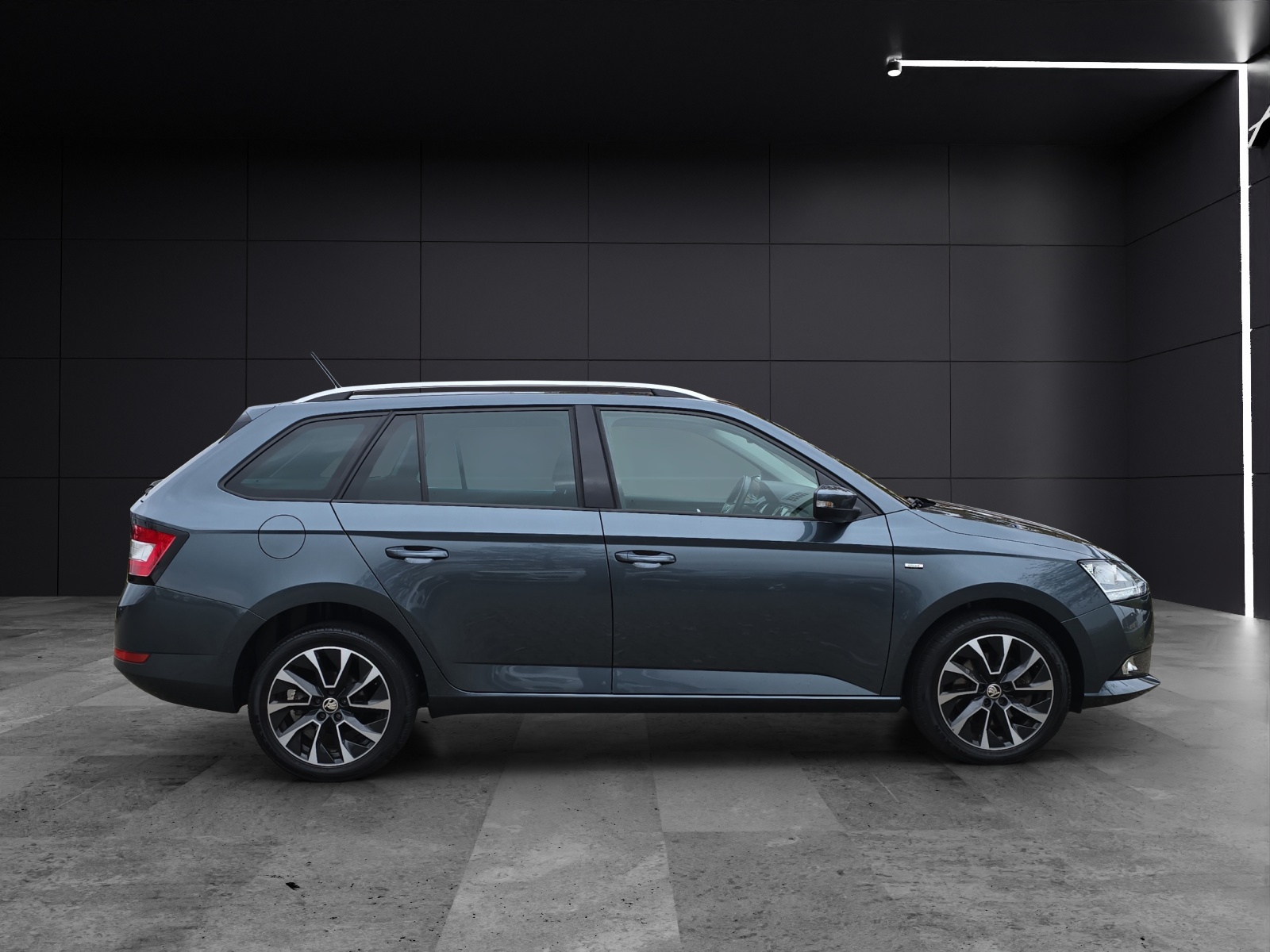 Fahrzeugabbildung SKODA Fabia Combi Drive 125 1.0 TSI KLIMA DAB SMART LINK