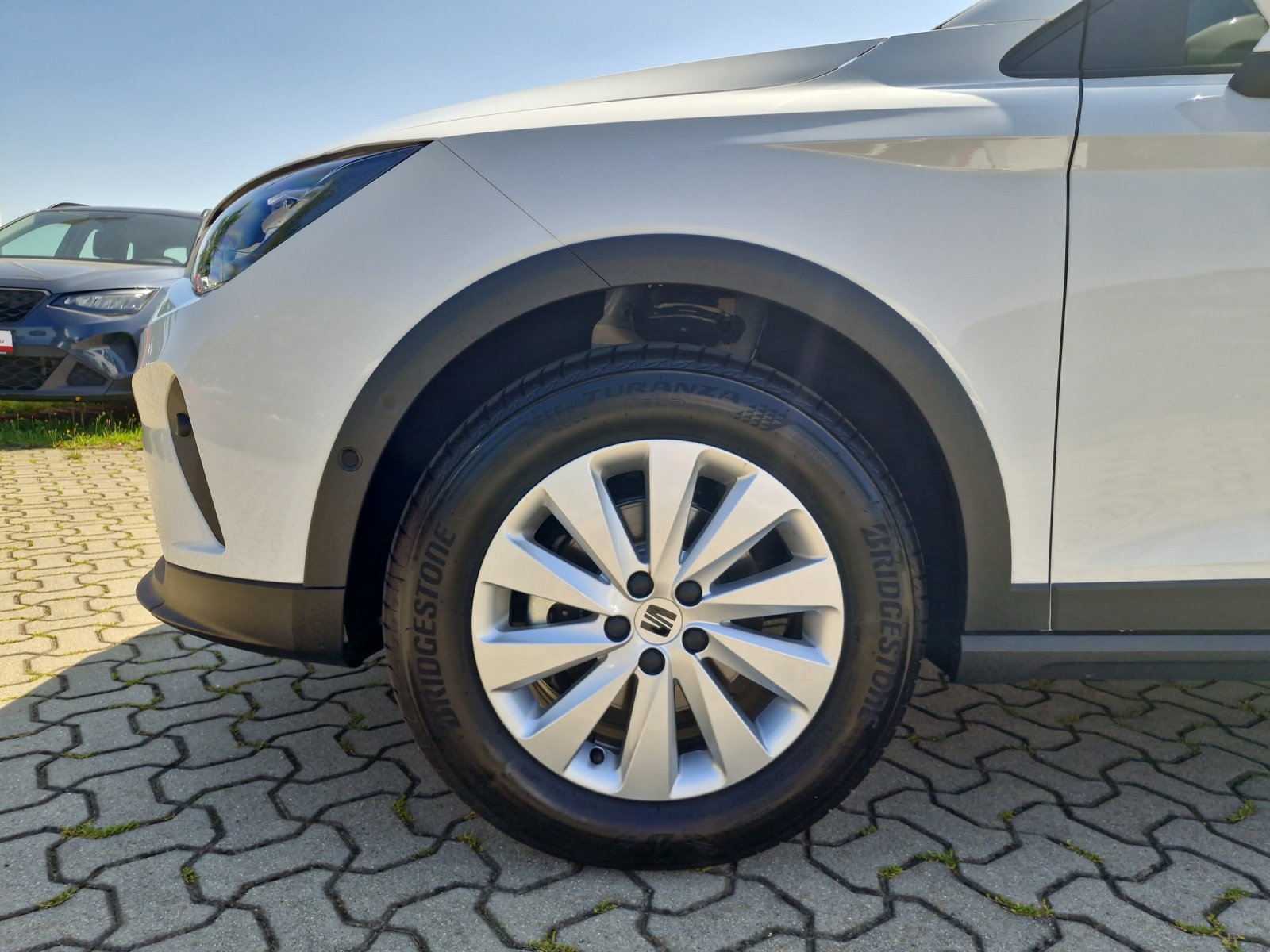 Fahrzeugabbildung SEAT Arona Road Edition 1.0 TSI AHZ KAMERA NAVI LED