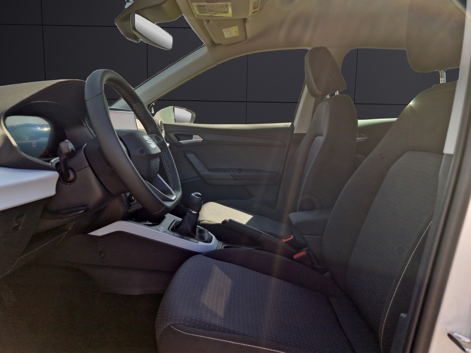 Fahrzeugabbildung SEAT Arona Road Edition 1.0 TSI AHZ KAMERA NAVI LED