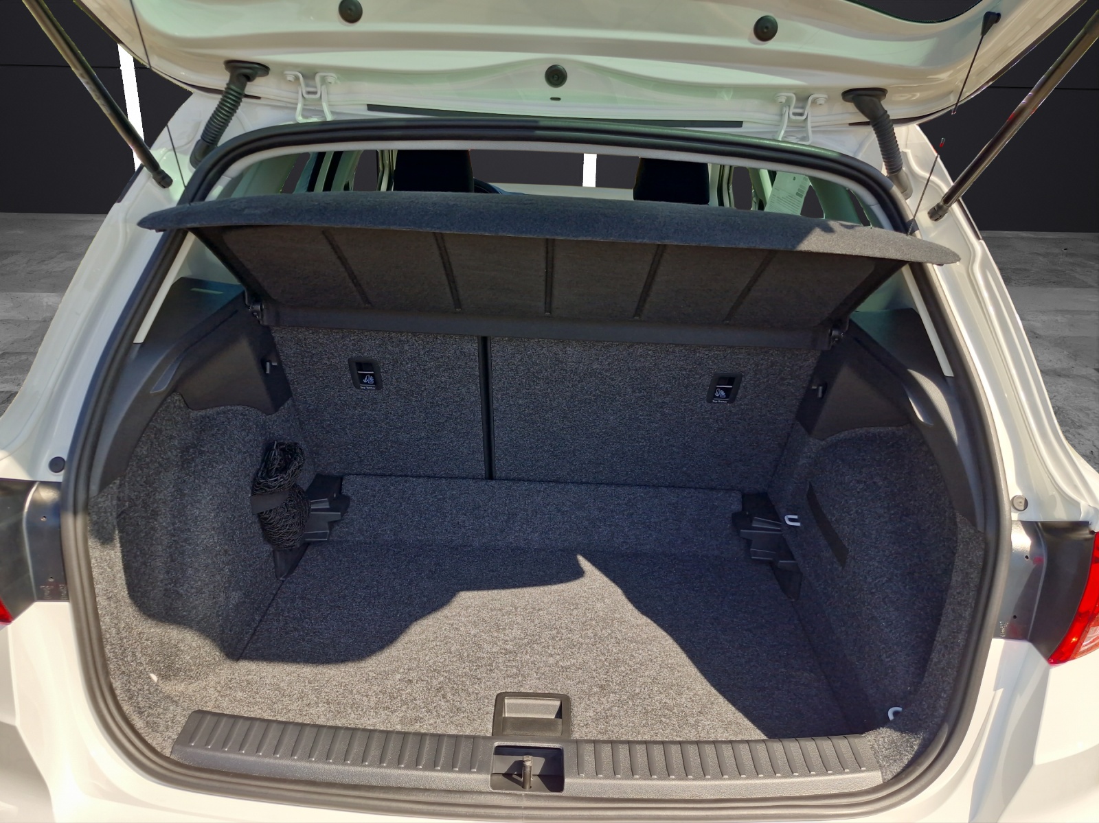 Fahrzeugabbildung SEAT Arona Road Edition 1.0 TSI AHZ KAMERA NAVI LED