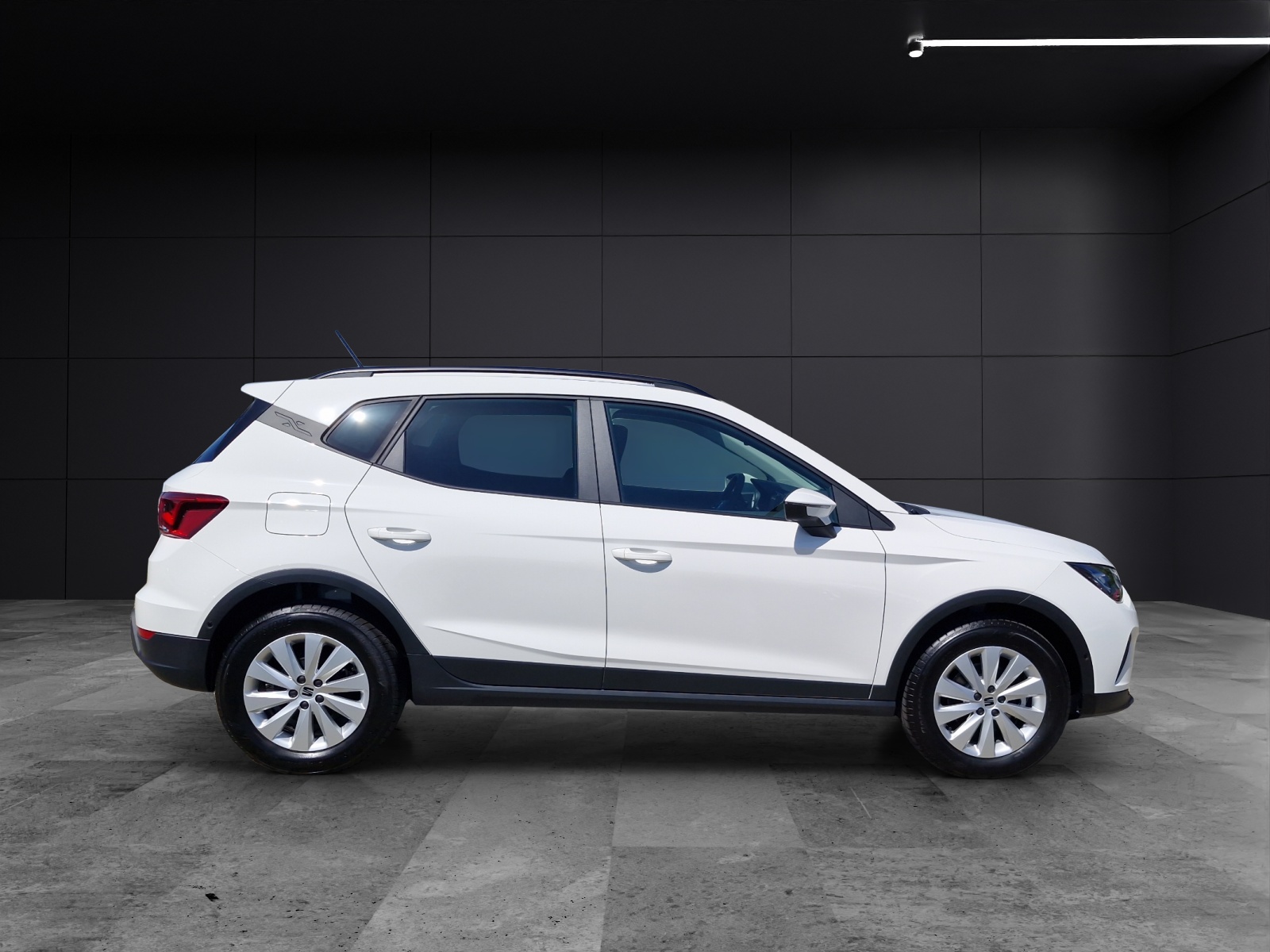 Fahrzeugabbildung SEAT Arona Road Edition 1.0 TSI AHZ KAMERA NAVI LED