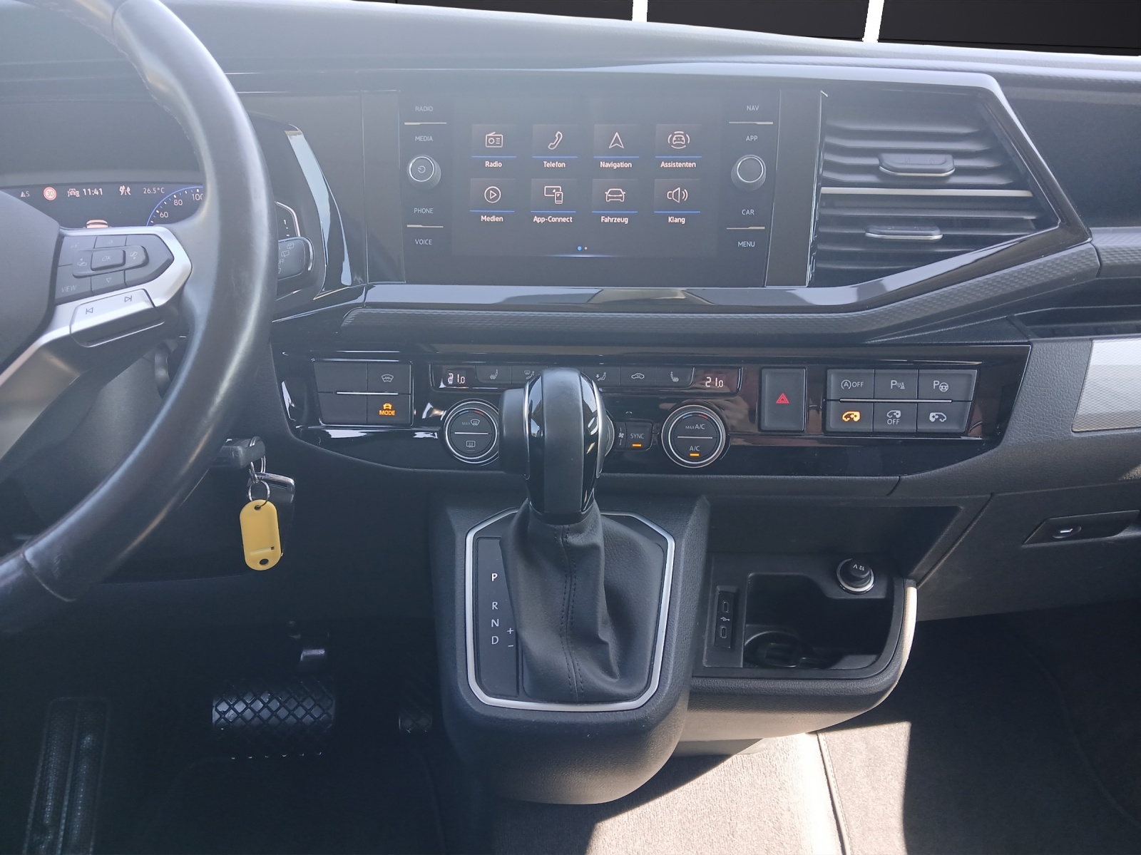 Fahrzeugabbildung Volkswagen T6 Multivan T6.1 TDI DSG 4-M Generation-Six STH LED AHK Navi Leder AID ACC RFK