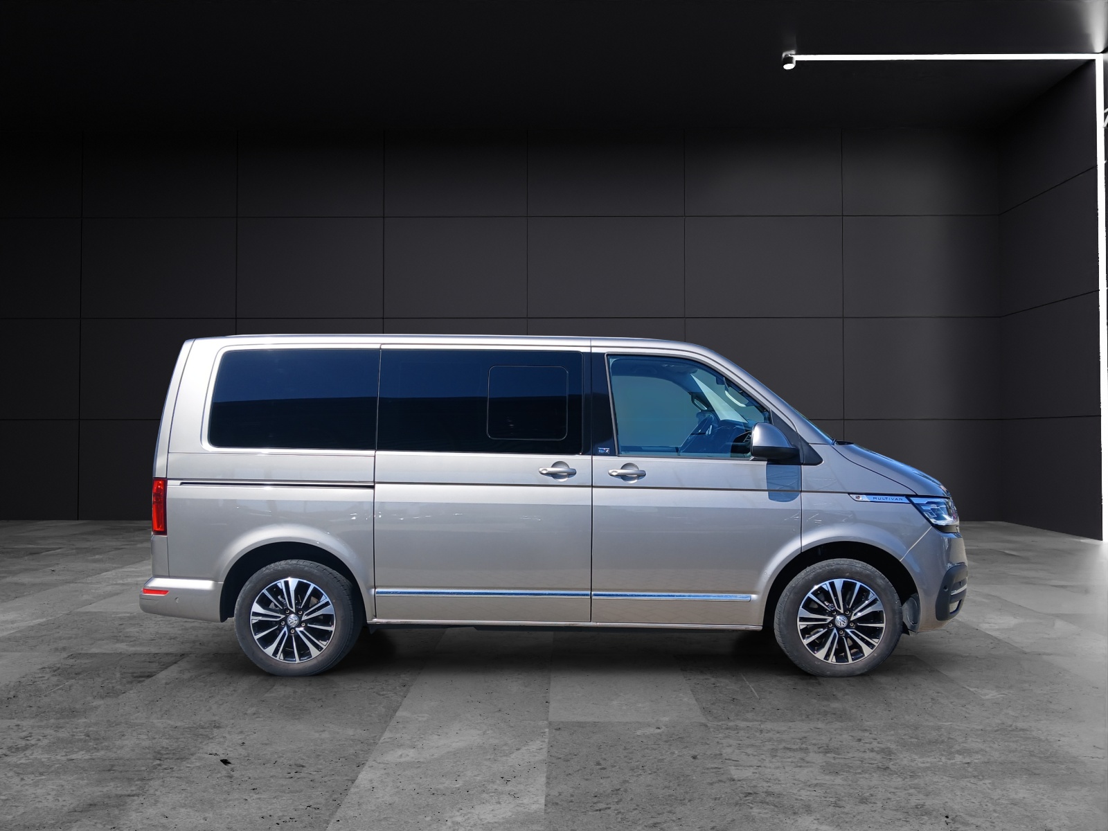 Fahrzeugabbildung Volkswagen T6 Multivan T6.1 TDI DSG 4-M Generation-Six STH LED AHK Navi Leder AID ACC RFK