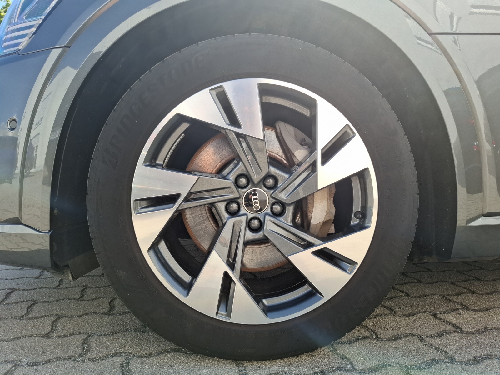 Fahrzeugabbildung Audi e-tron Sportback 50 S line MATRIX LUFT ACC PANO Kamera 360