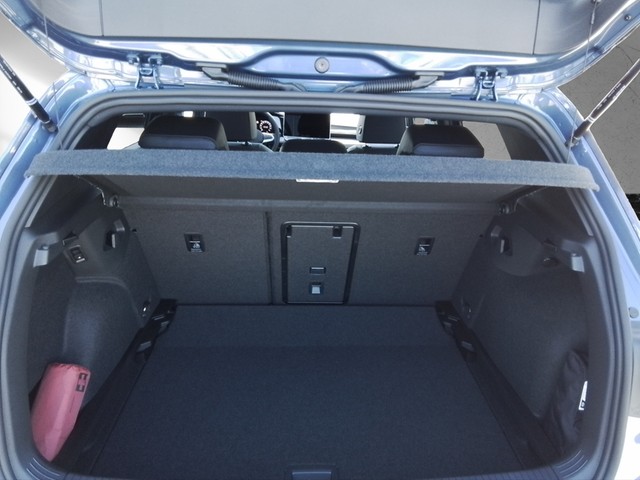 Fahrzeugabbildung Volkswagen Golf VIII eTSI Edition 50 DSG Matrix AHK Pano HUD Kamera DCC ACC