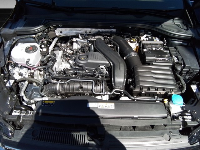 Fahrzeugabbildung Volkswagen Golf VIII eTSI Edition 50 DSG Matrix AHK Pano HUD Kamera DCC ACC
